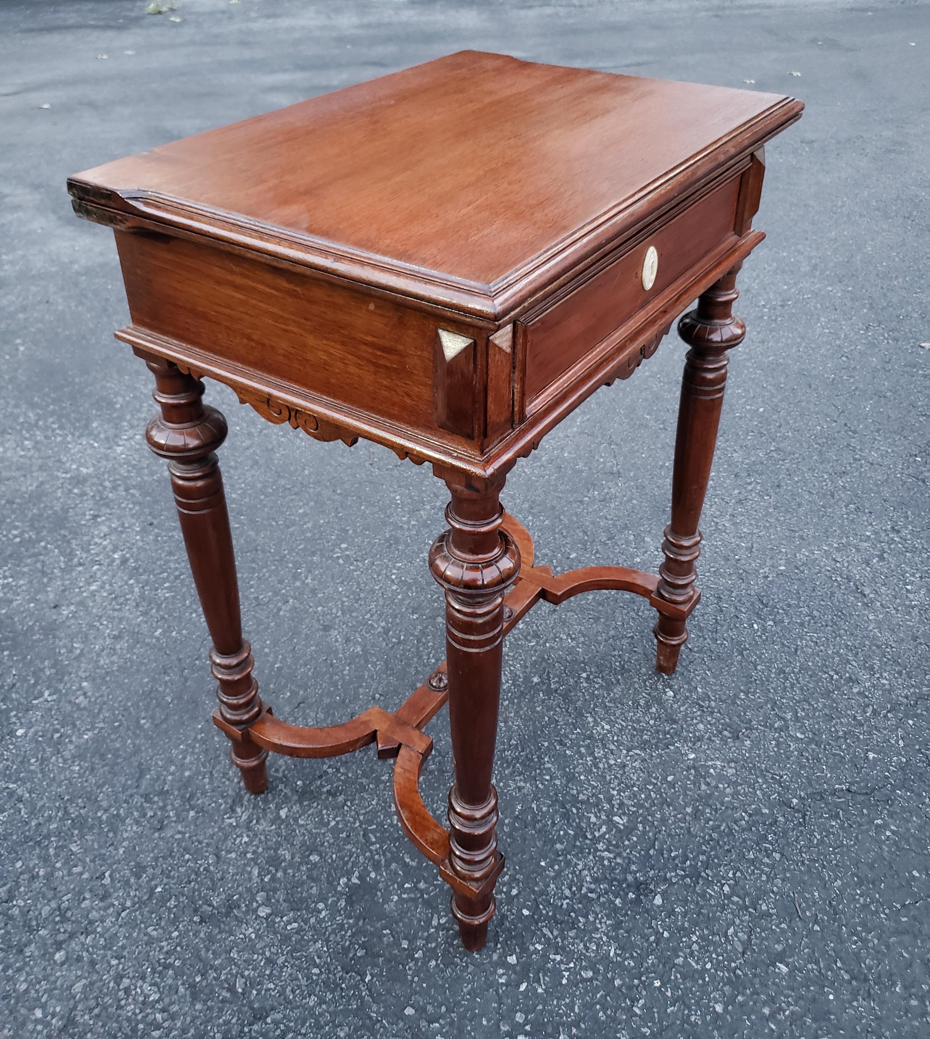American 19th Century William and Mary Mahogany  Two-Drawer Sewing Table or Side Table For Sale