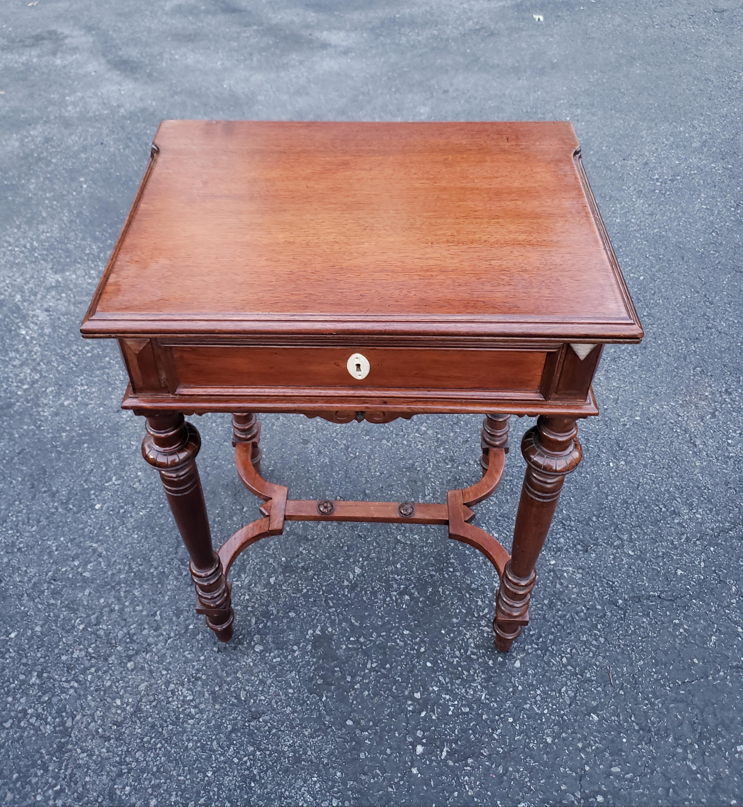 19th Century William and Mary Mahogany  Two-Drawer Sewing Table or Side Table For Sale 1