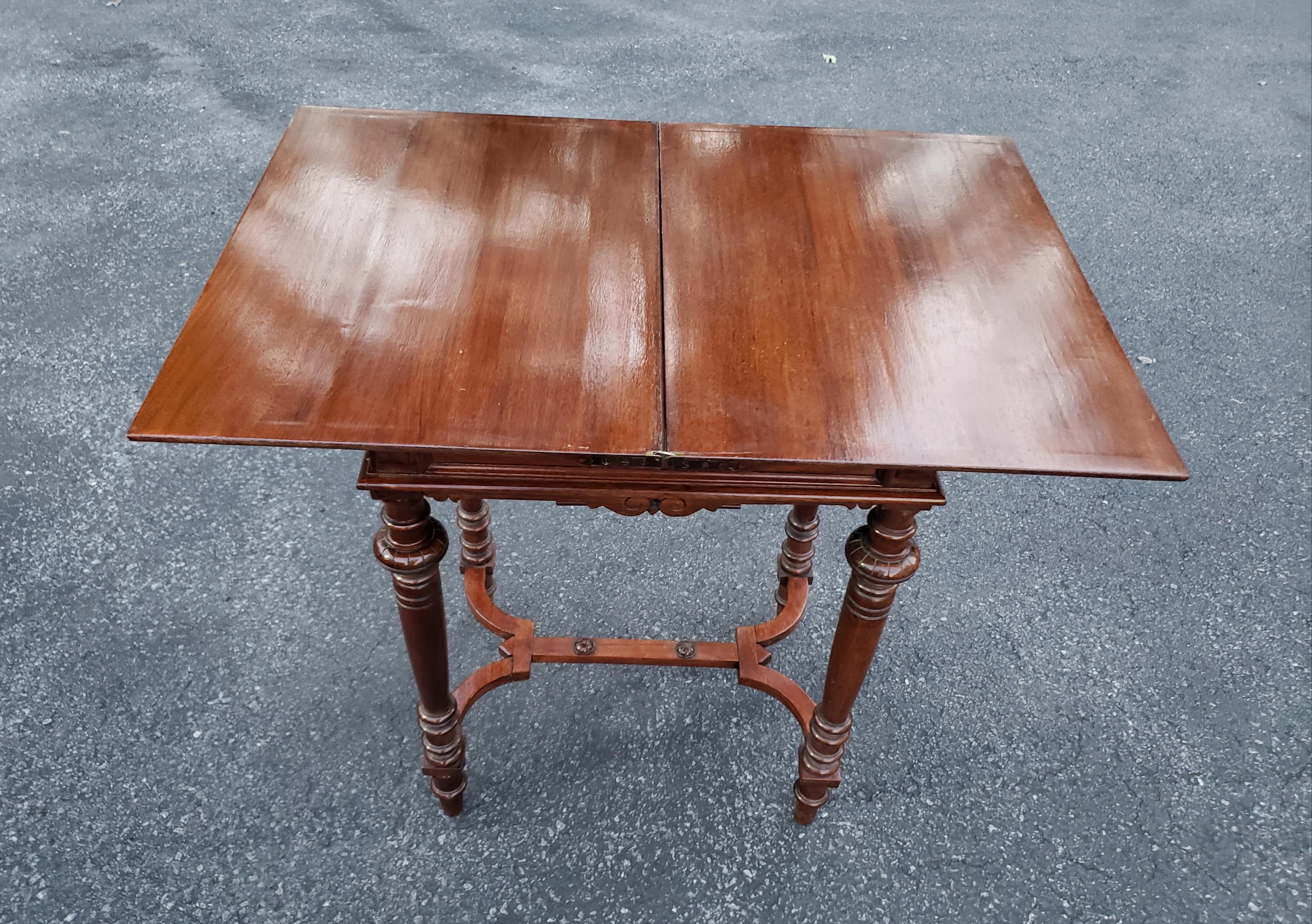 19th Century William and Mary Mahogany  Two-Drawer Sewing Table or Side Table For Sale 3