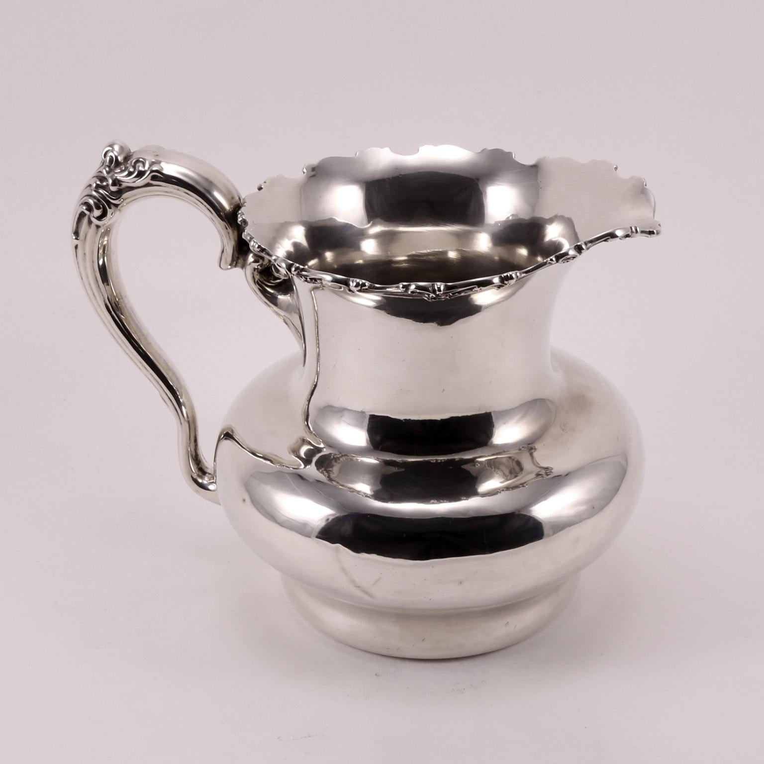 19th Century William Gale Sterling Silver Floral Jug, 1890 In Good Condition For Sale In Florence, IT