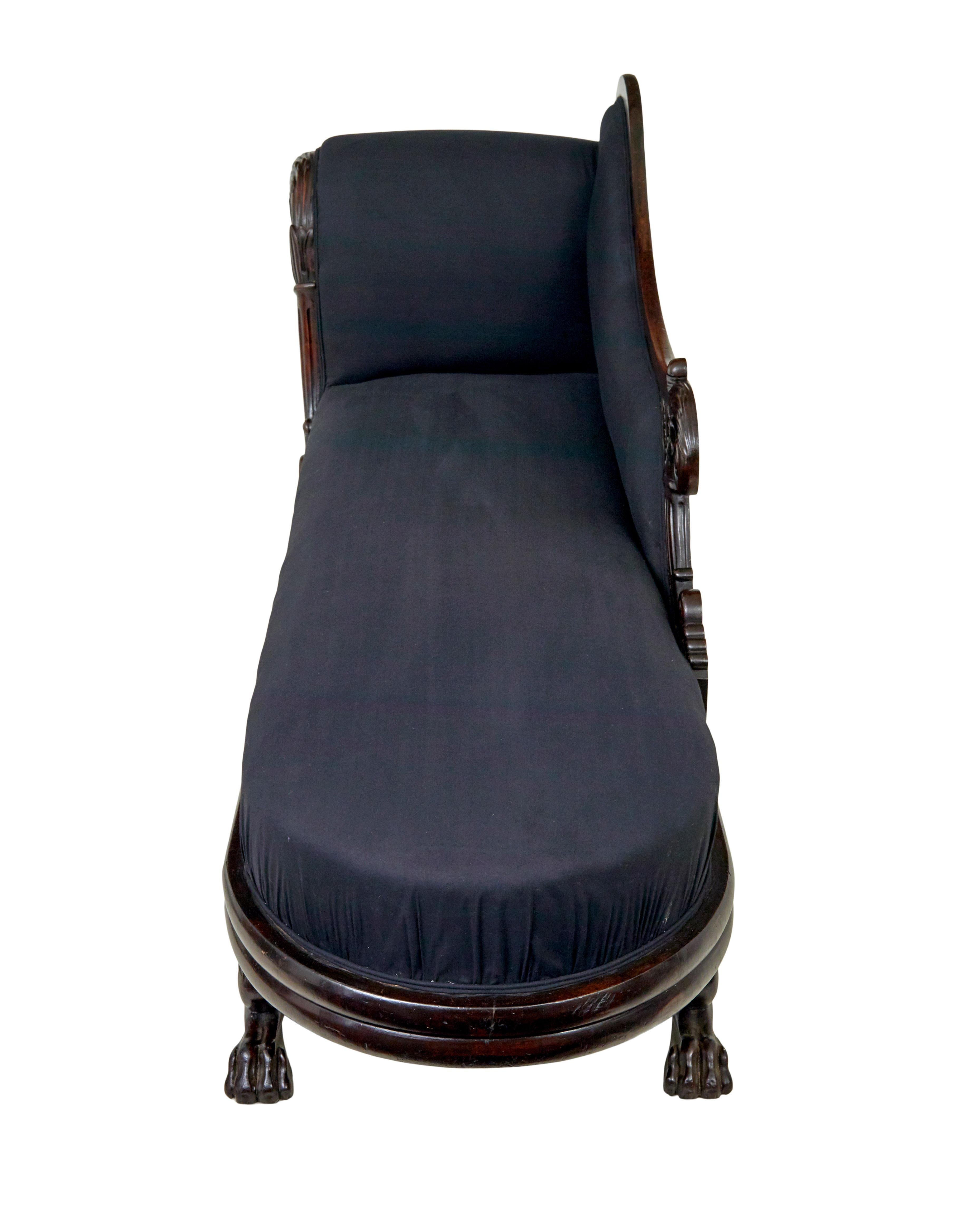 Chaise longue in mogano intagliato William IV del XIX secolo in vendita 3