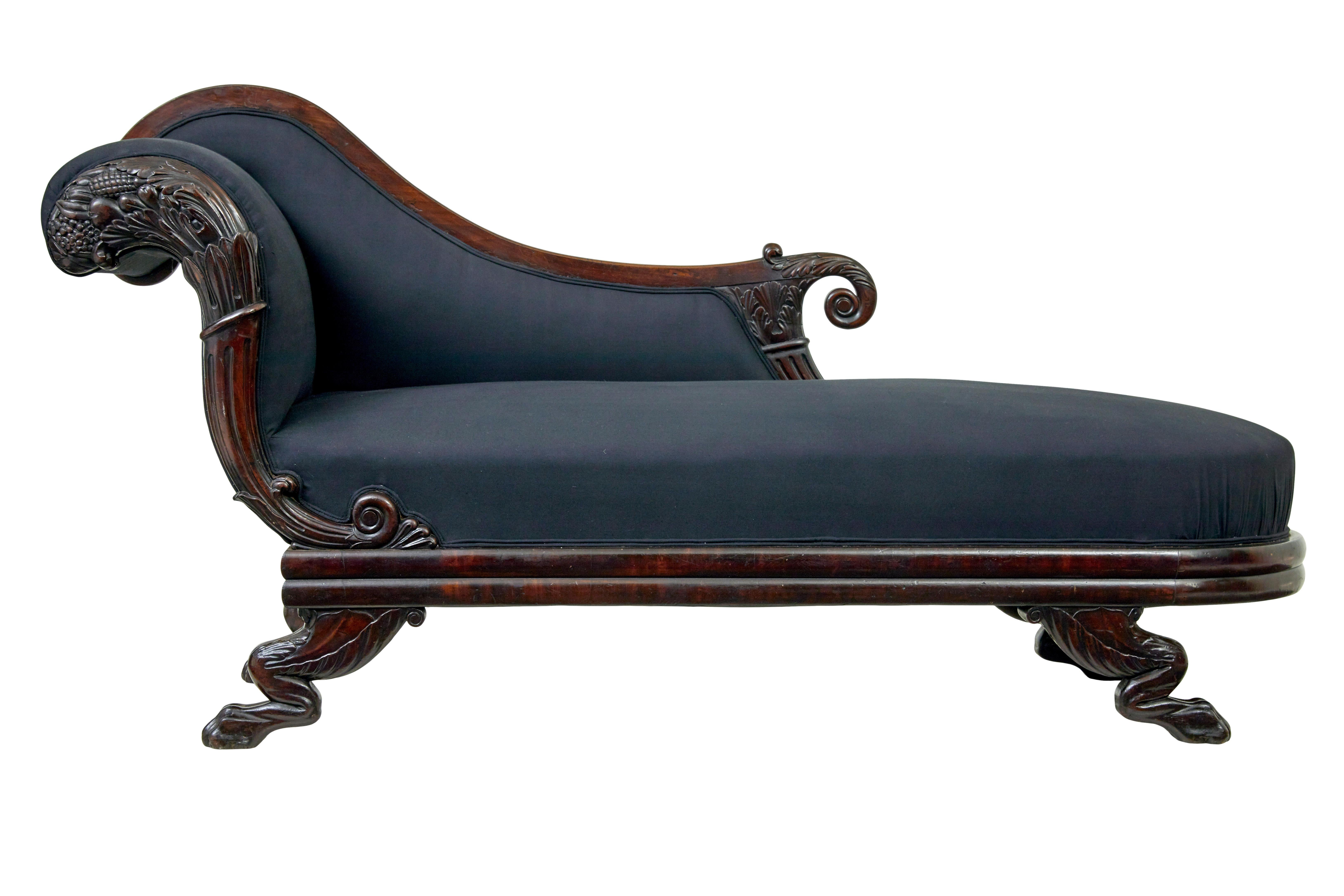 Chaise longue in mogano intagliato William IV del XIX secolo, circa 1835.

Una chaise longue di qualità di William Williams IV, una delle più eleganti che si possano trovare nel suo genere.

Profondamente intagliato a mano, presenta un raccolto
