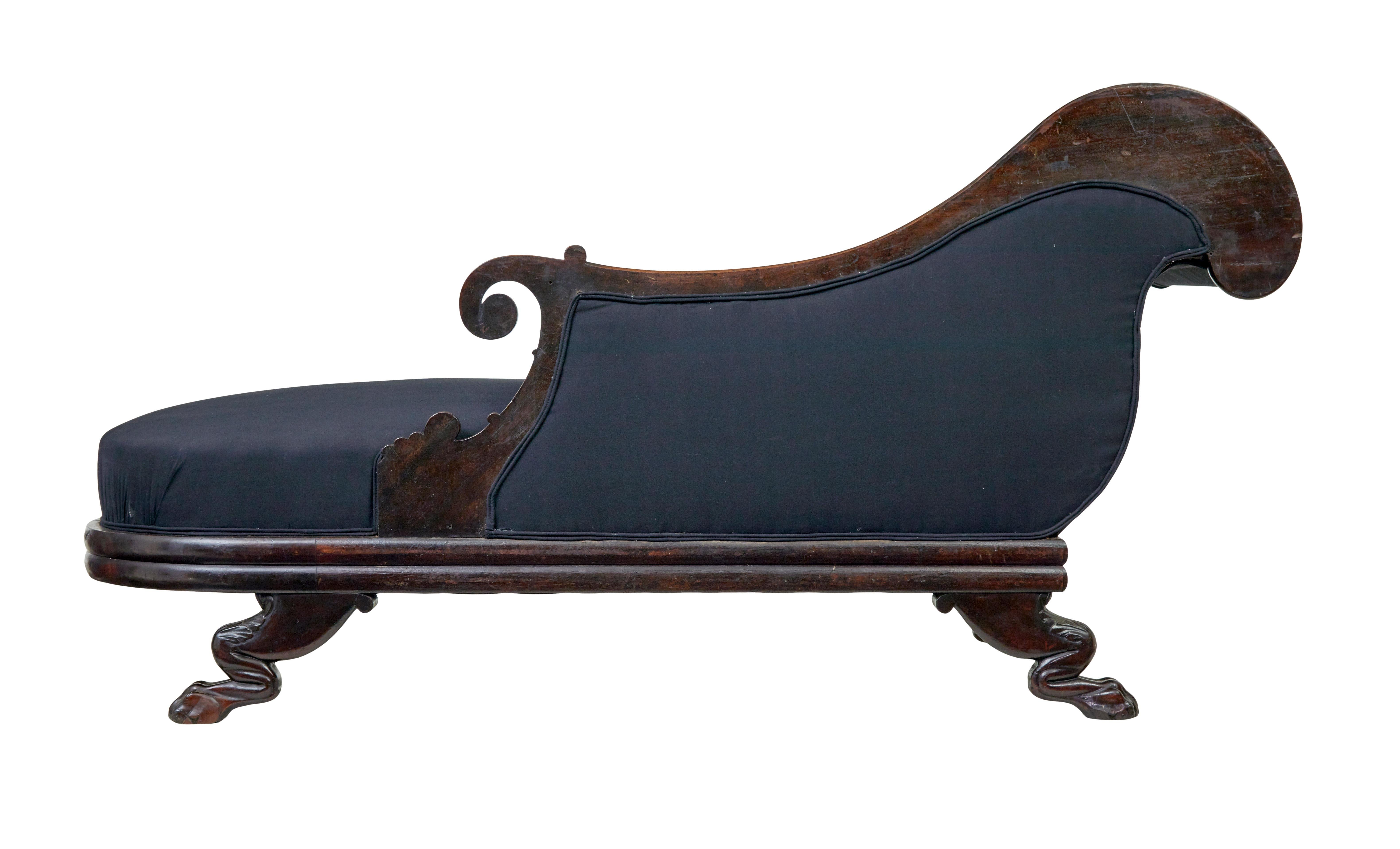 Inglese Chaise longue in mogano intagliato William IV del XIX secolo in vendita