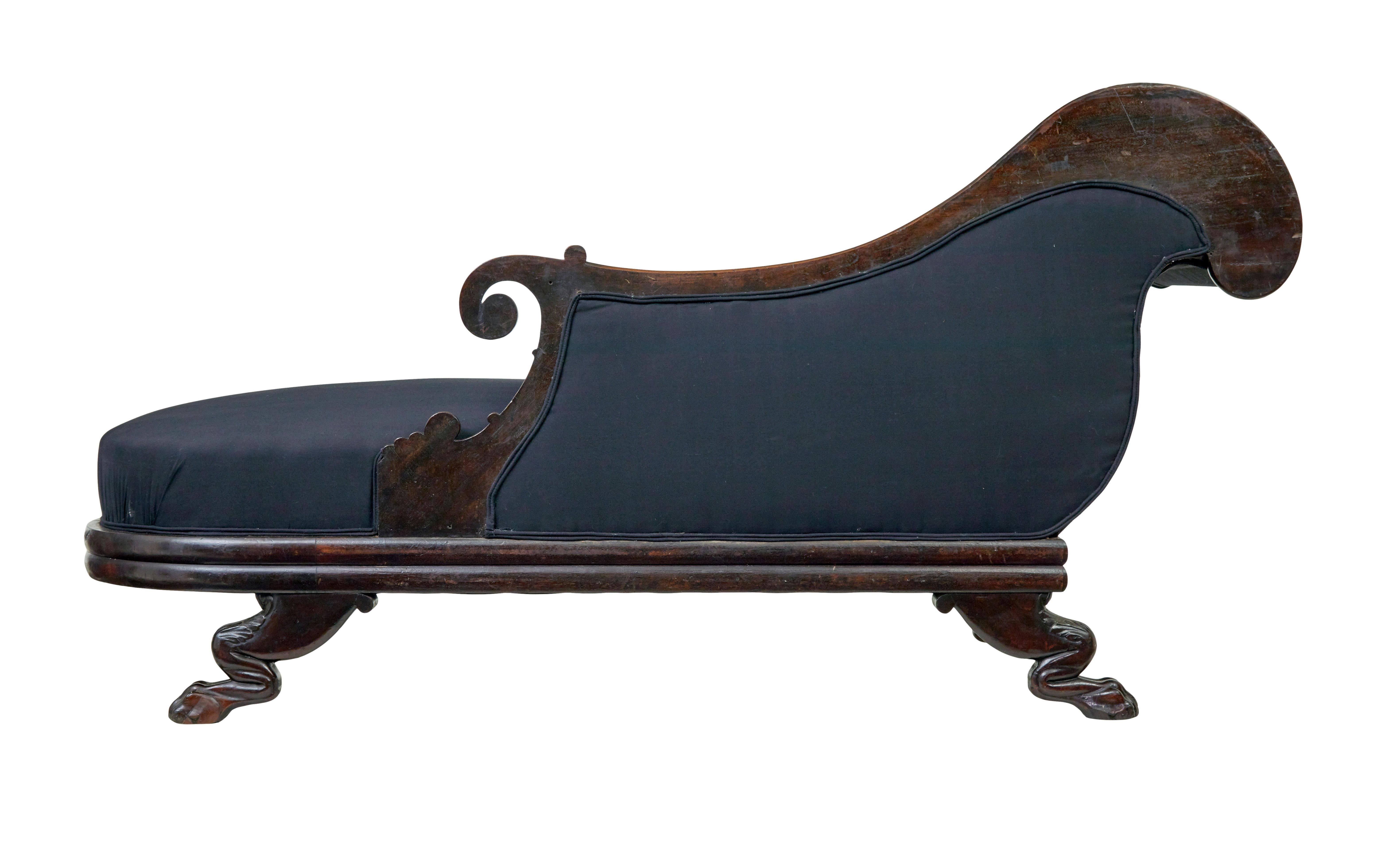Inglese Chaise longue in mogano intagliato William IV del XIX secolo in vendita