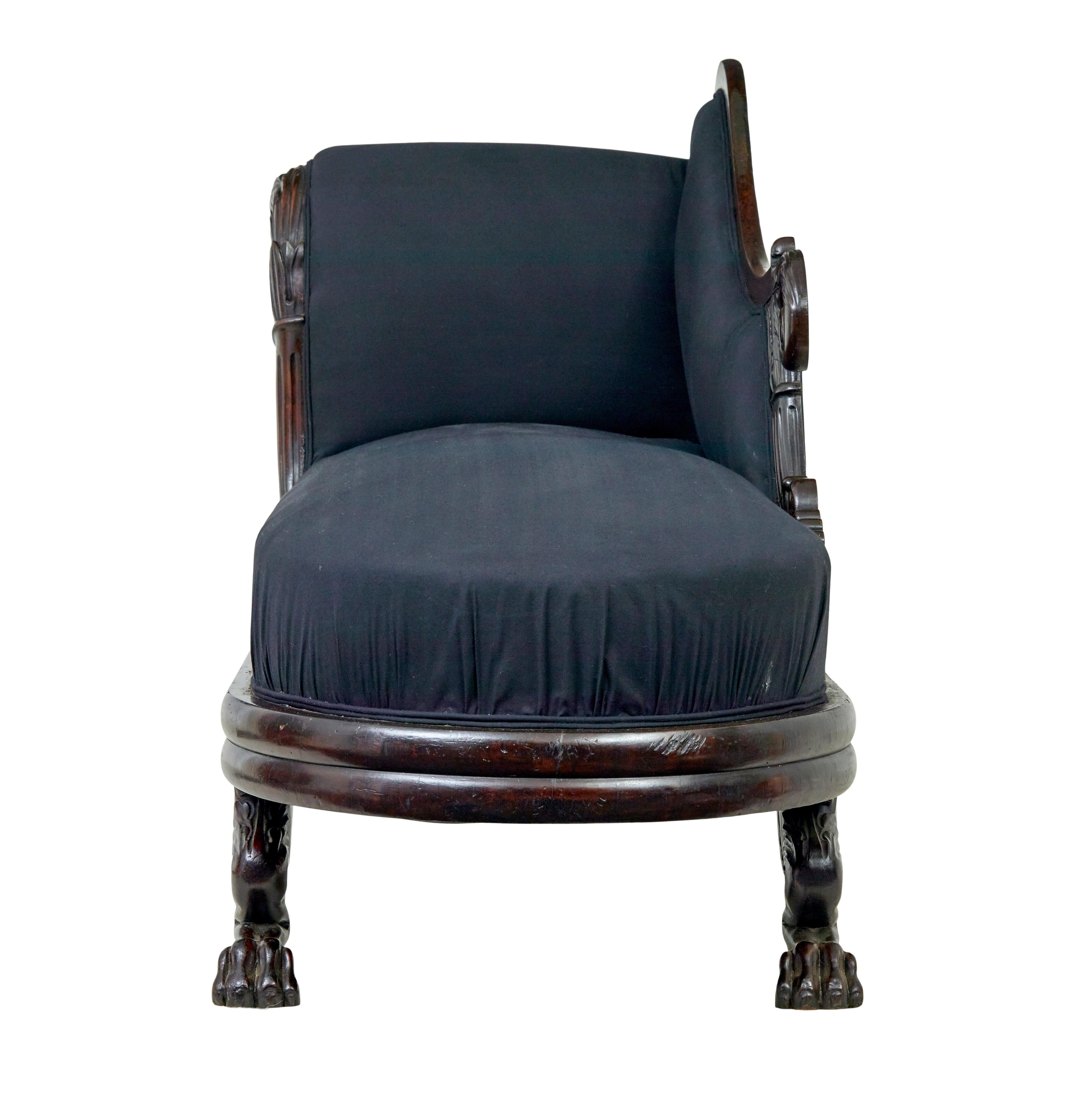 Intagliato a mano Chaise longue in mogano intagliato William IV del XIX secolo in vendita