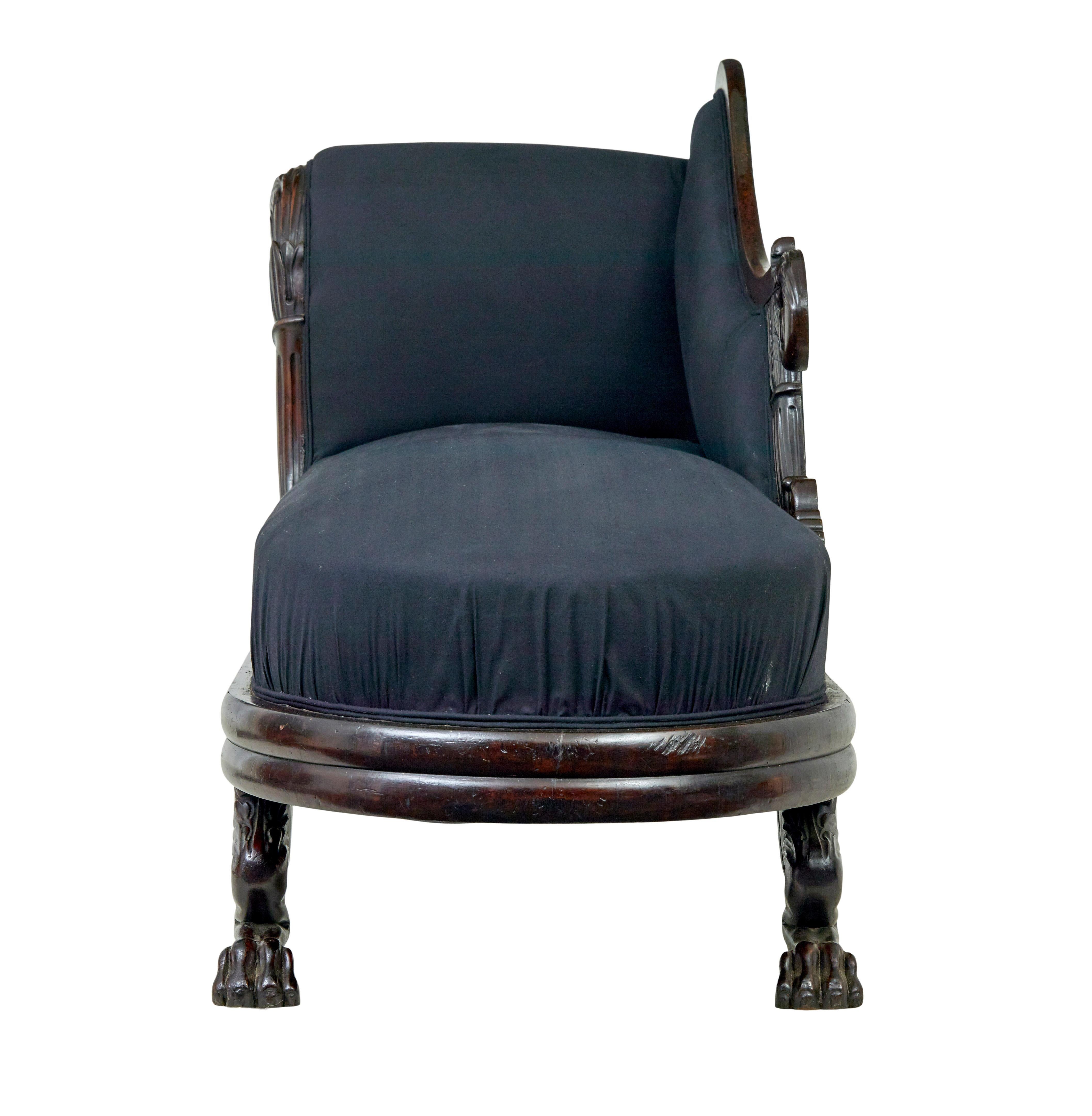 Intagliato Chaise longue in mogano intagliato William IV del XIX secolo in vendita