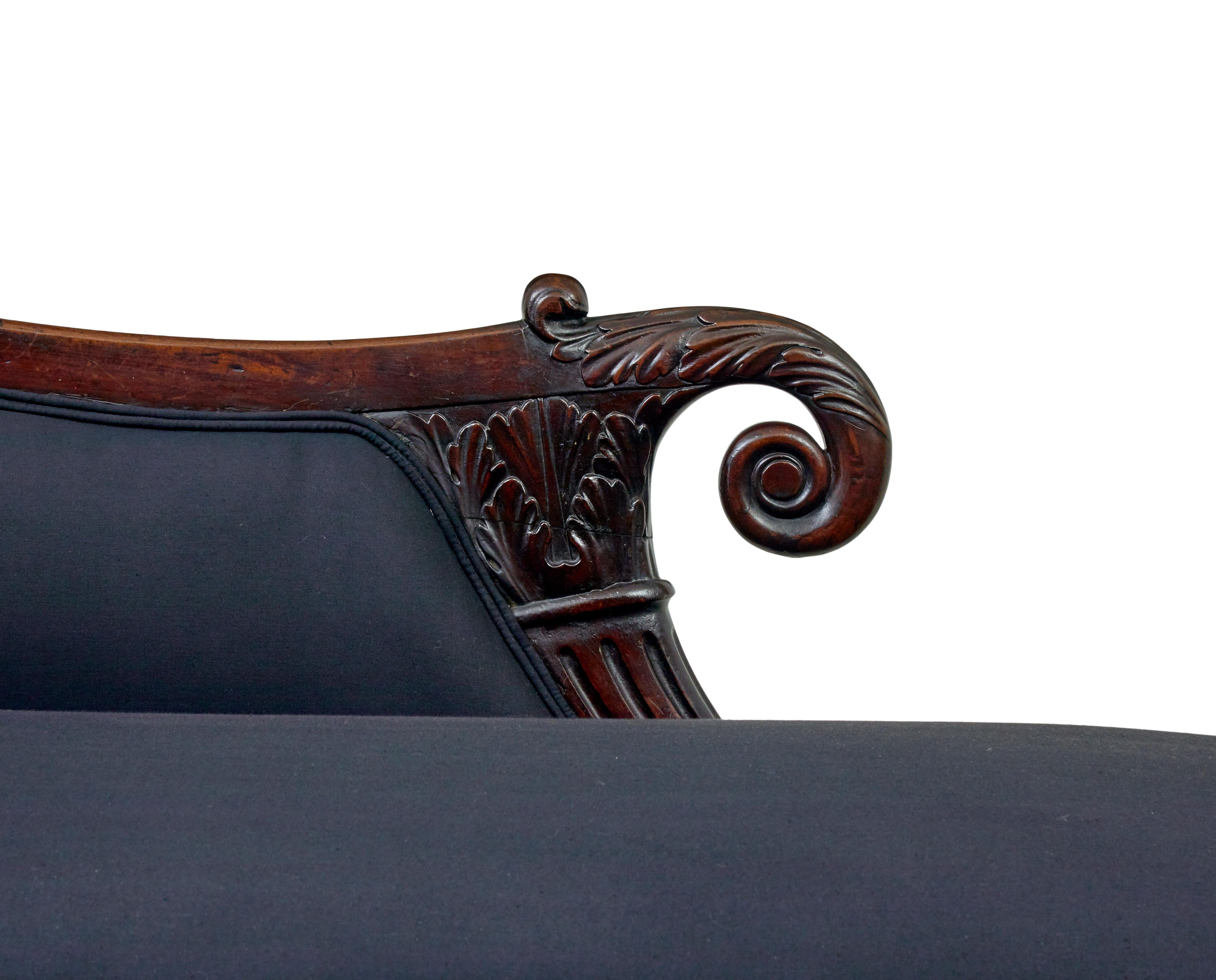 Chaise longue in mogano intagliato William IV del XIX secolo in vendita 1