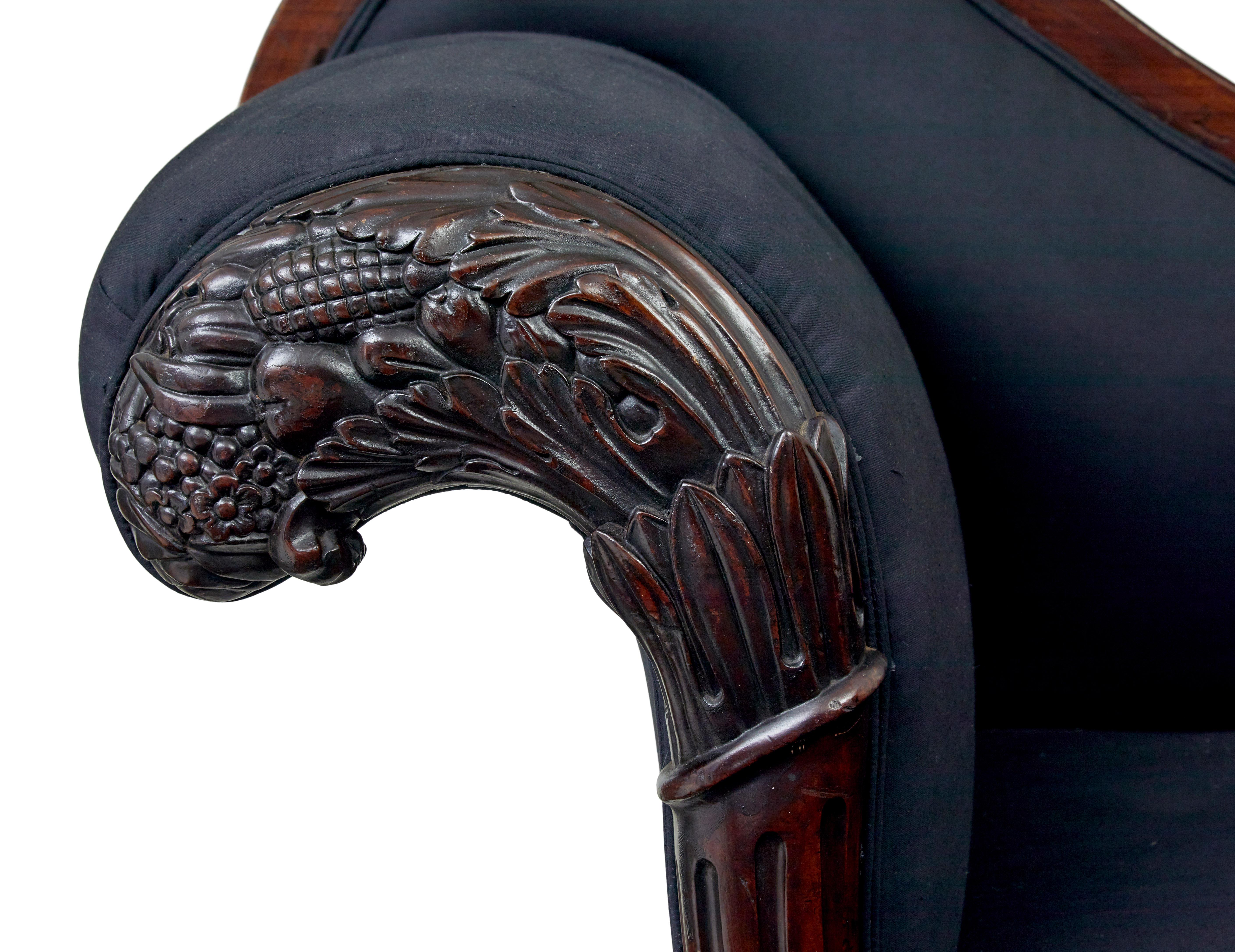 Chaise longue in mogano intagliato William IV del XIX secolo in vendita 2