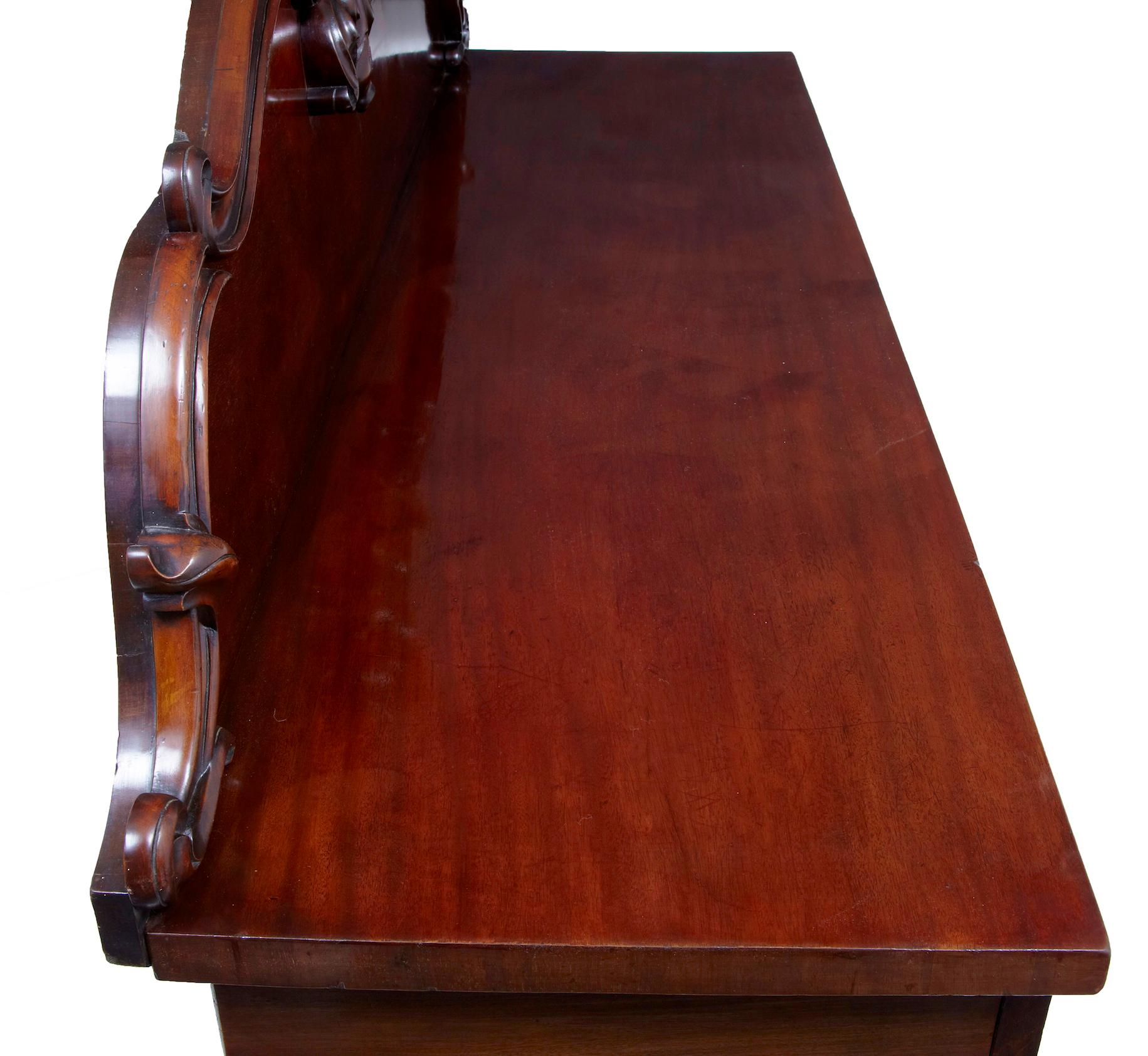 Inglese Credenza in mogano intagliato William IV del XIX secolo in vendita