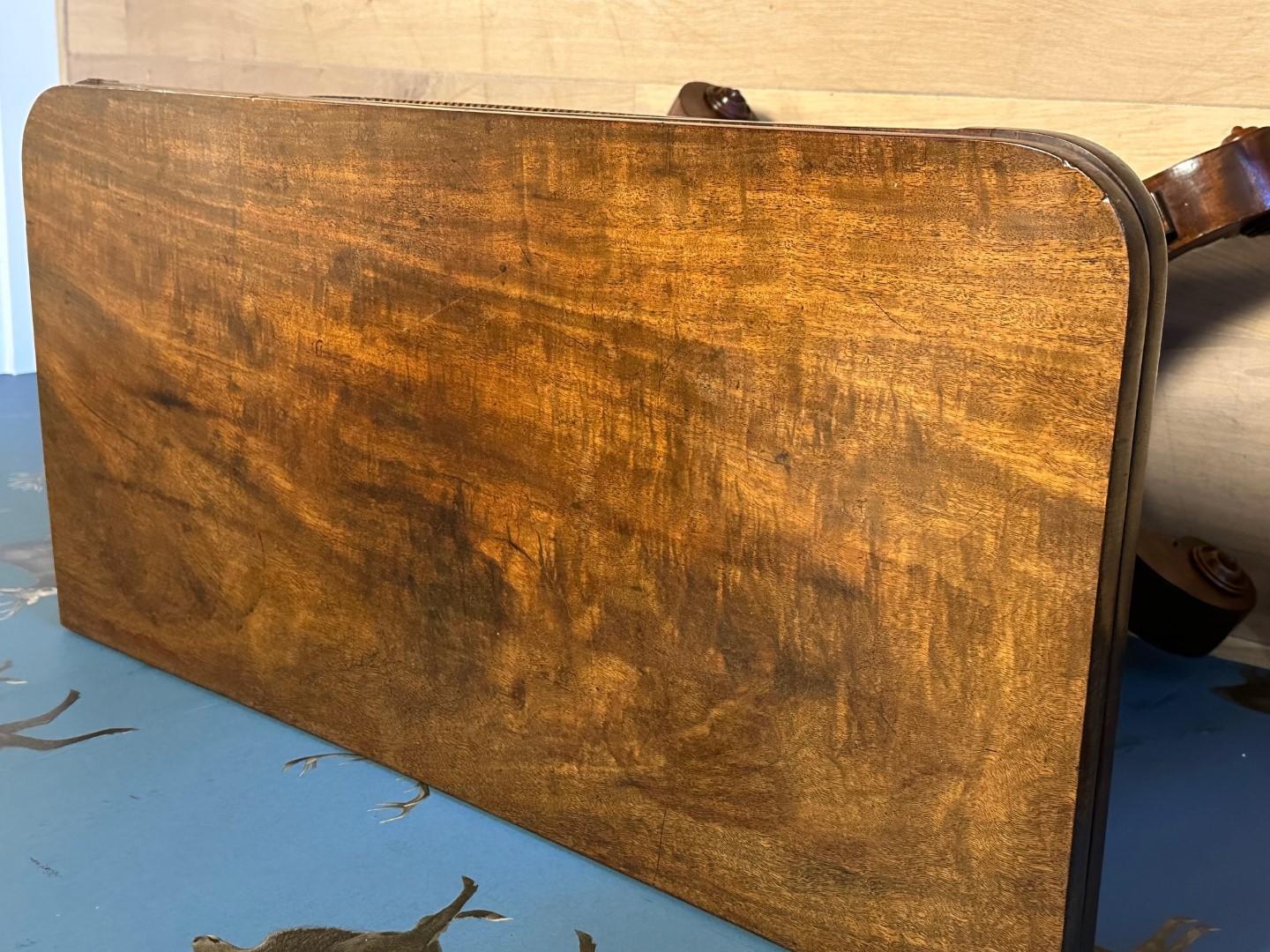Walnut 19th Century William IV game table For Sale