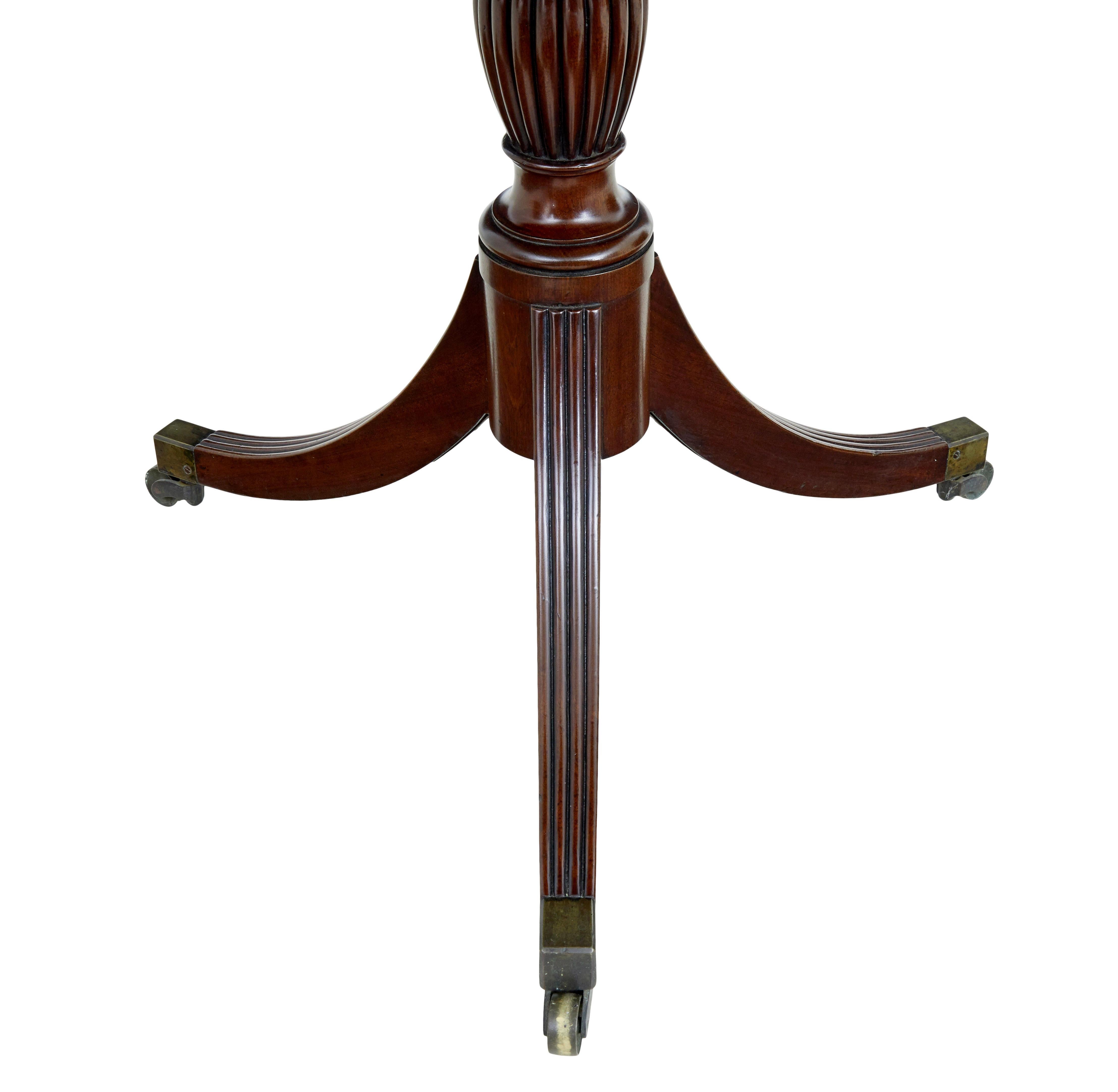 19th century William IV mahogany 2 tier dumb waiter circa 1830.

Good quality 2 tier dumb waiter with 2 circular surfaces with moulded edge.  Tiers united by a turned columns with fluted detailing.  Standing on 3 reeded legs with brass castors. 