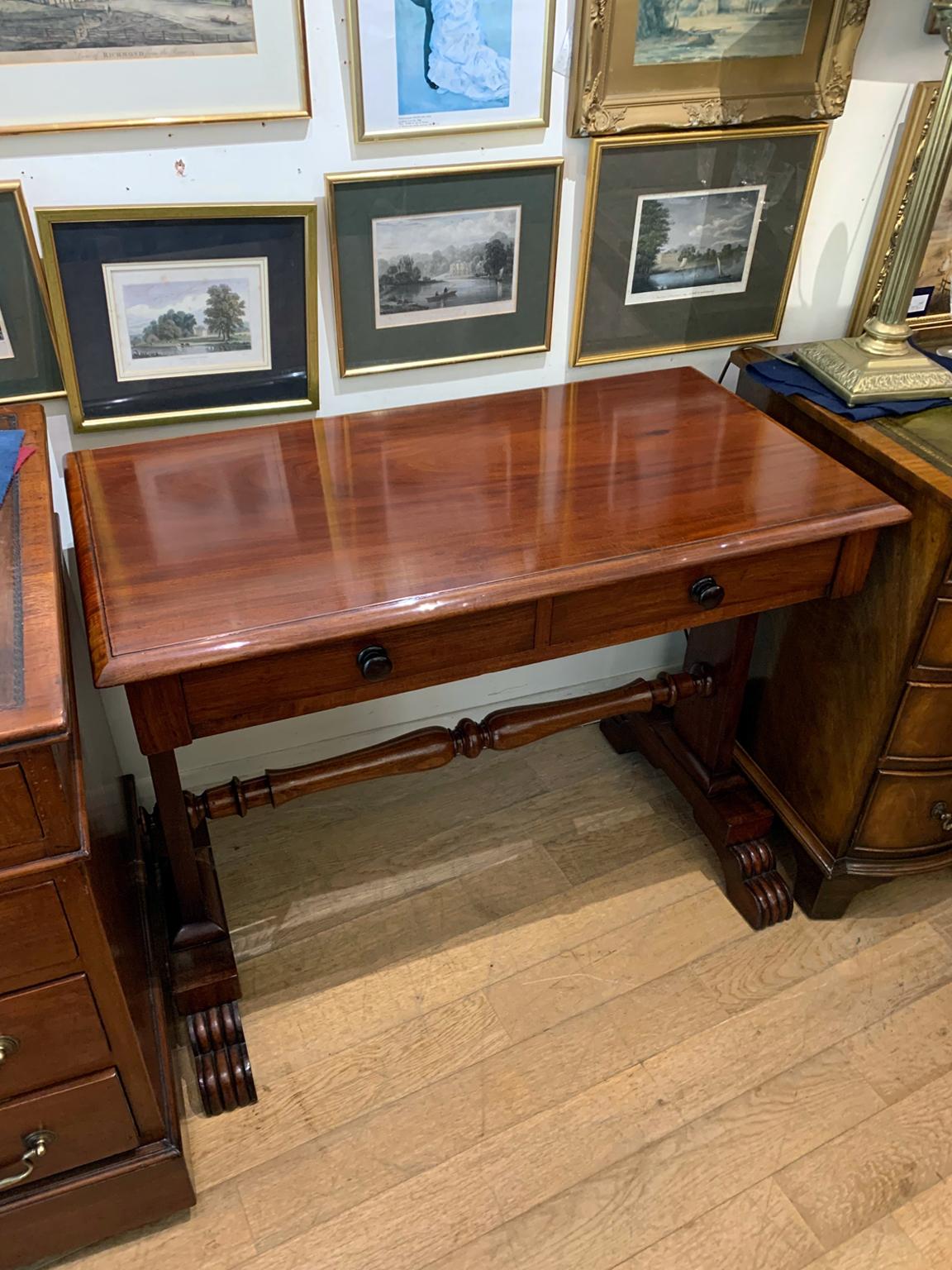 Table de bibliothèque en acajou de style William IV du XIXe siècle en vente 5