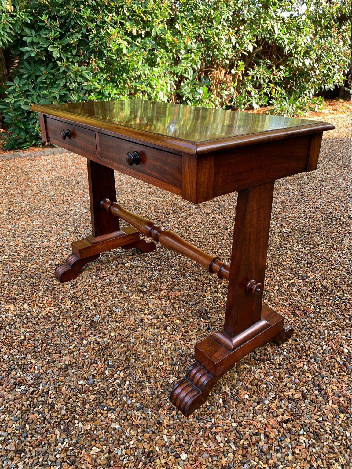 Hand-Crafted 19th Century William IV Mahogany Library Table For Sale