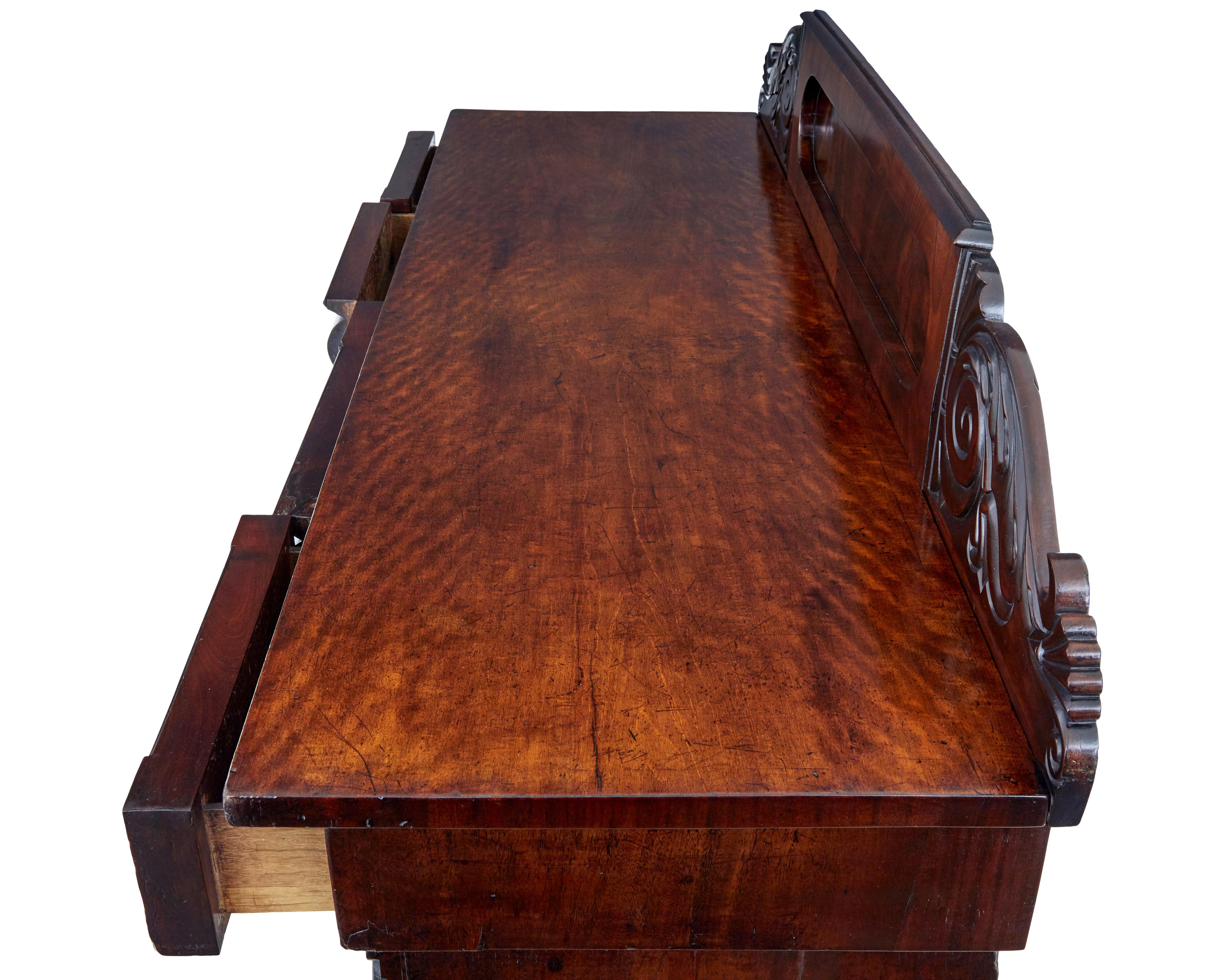 Mogano Credenza con piedistallo in mogano William IV del XIX secolo in vendita