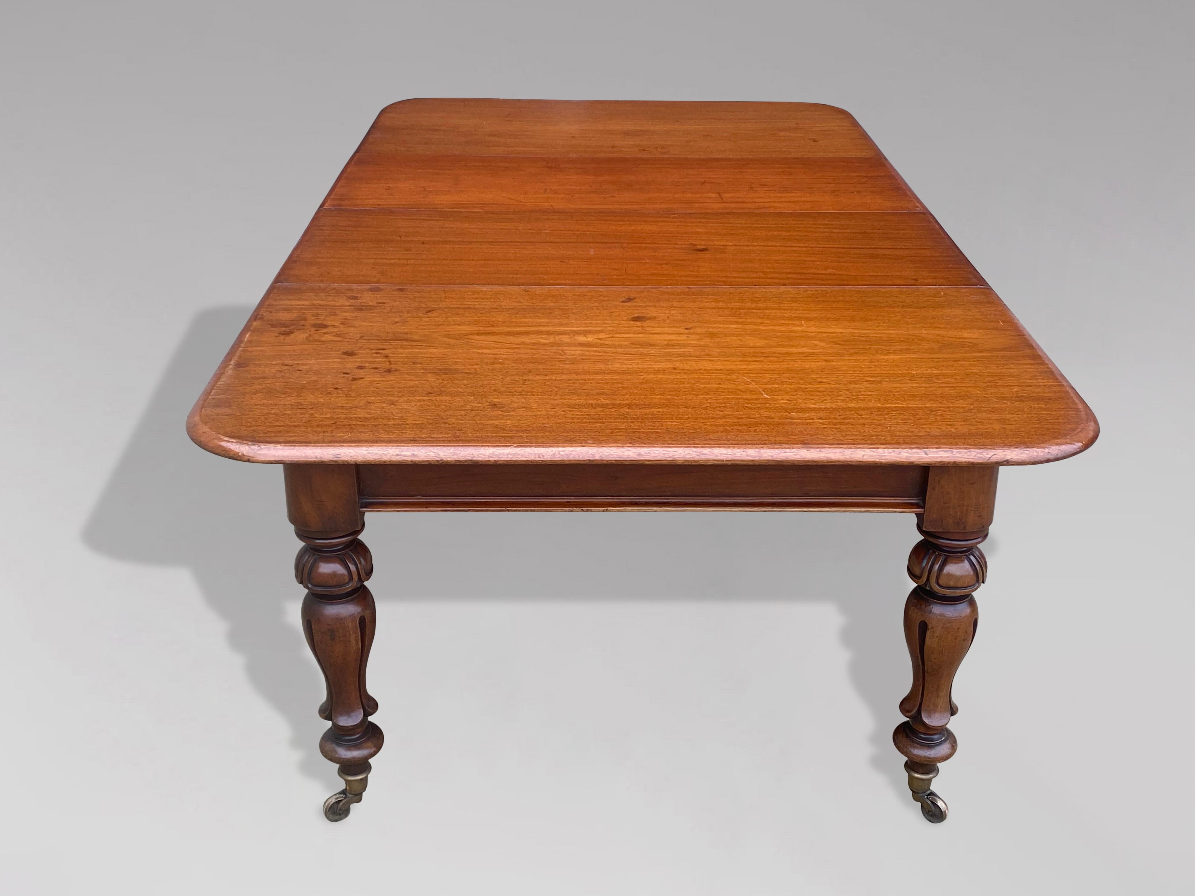 British 19th Century William IV Period Mahogany Dining Table For Sale