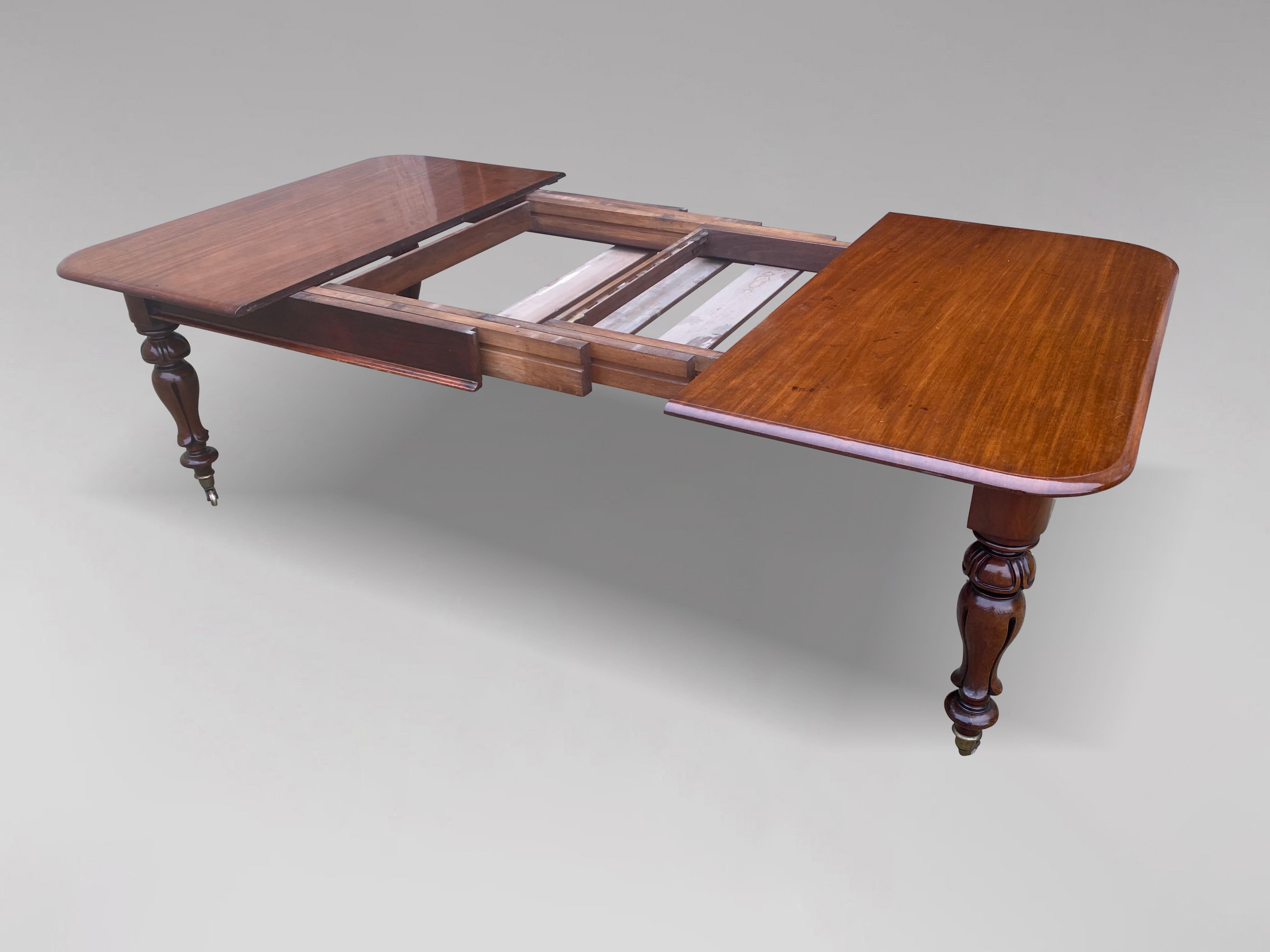 Hand-Crafted 19th Century William IV Period Mahogany Dining Table For Sale