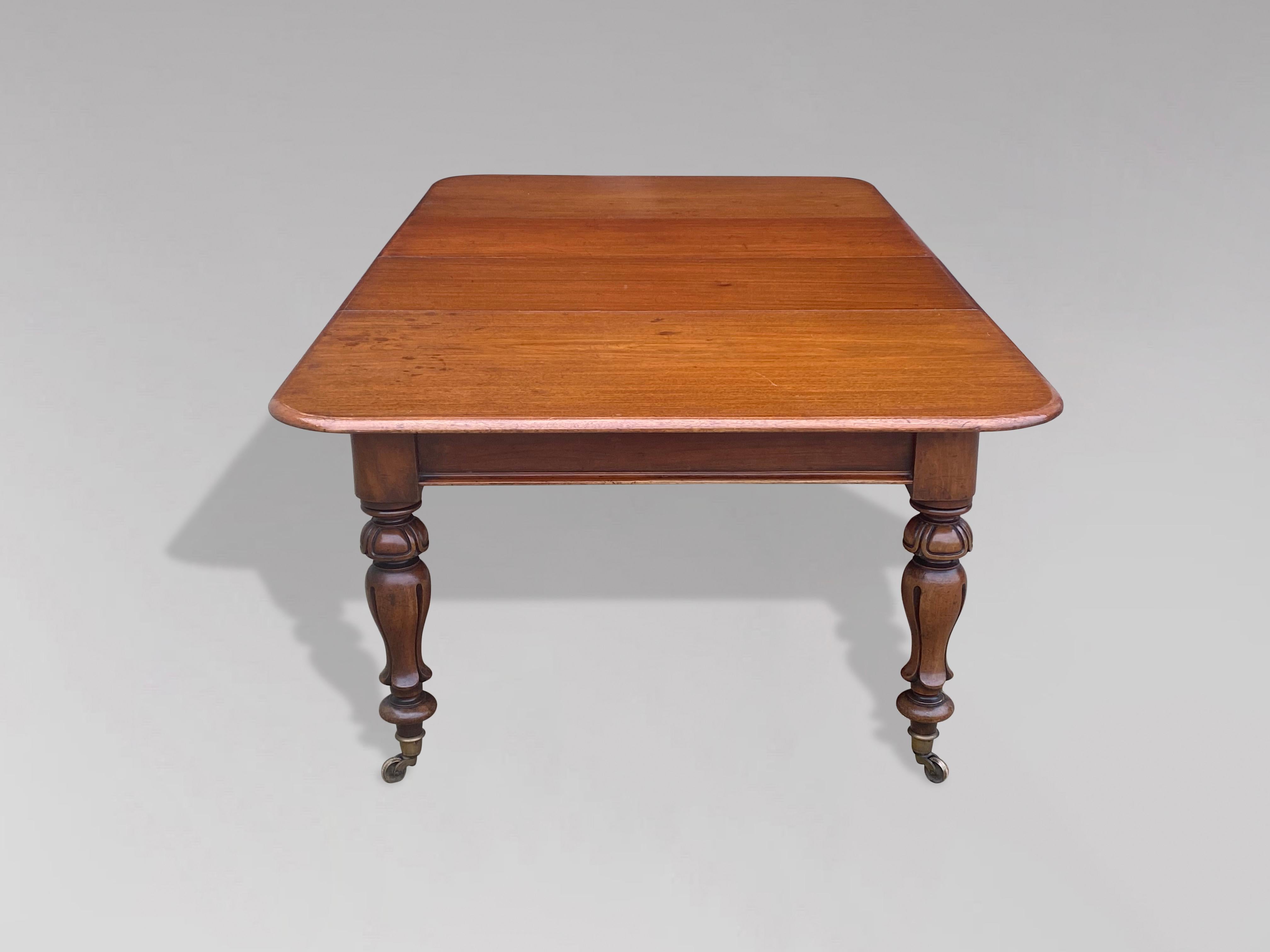 Brass 19th Century William IV Period Mahogany Dining Table For Sale