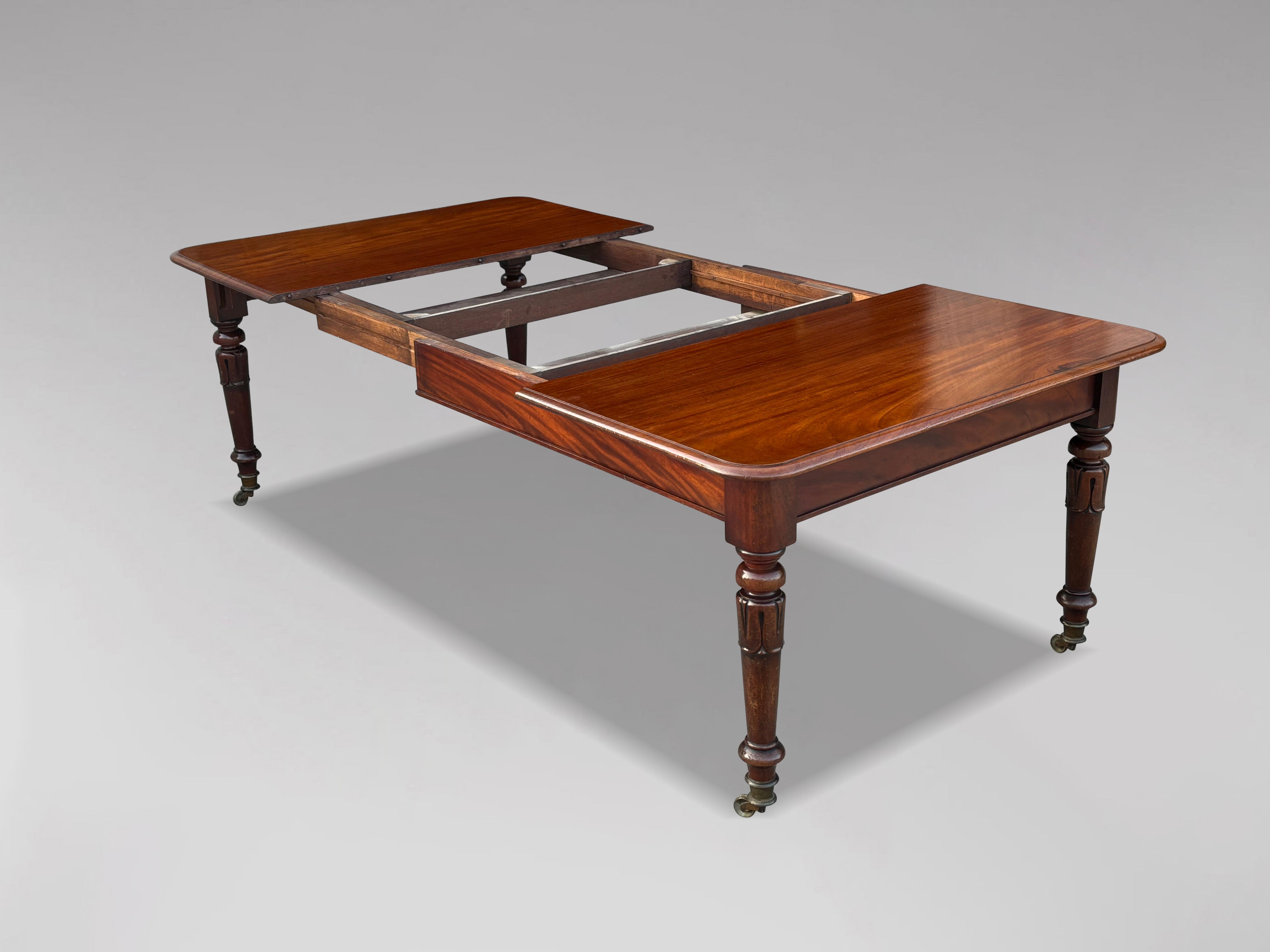 Mesa de comedor extensible de caoba del siglo XIX, época de Guillermo IV Pulido en venta