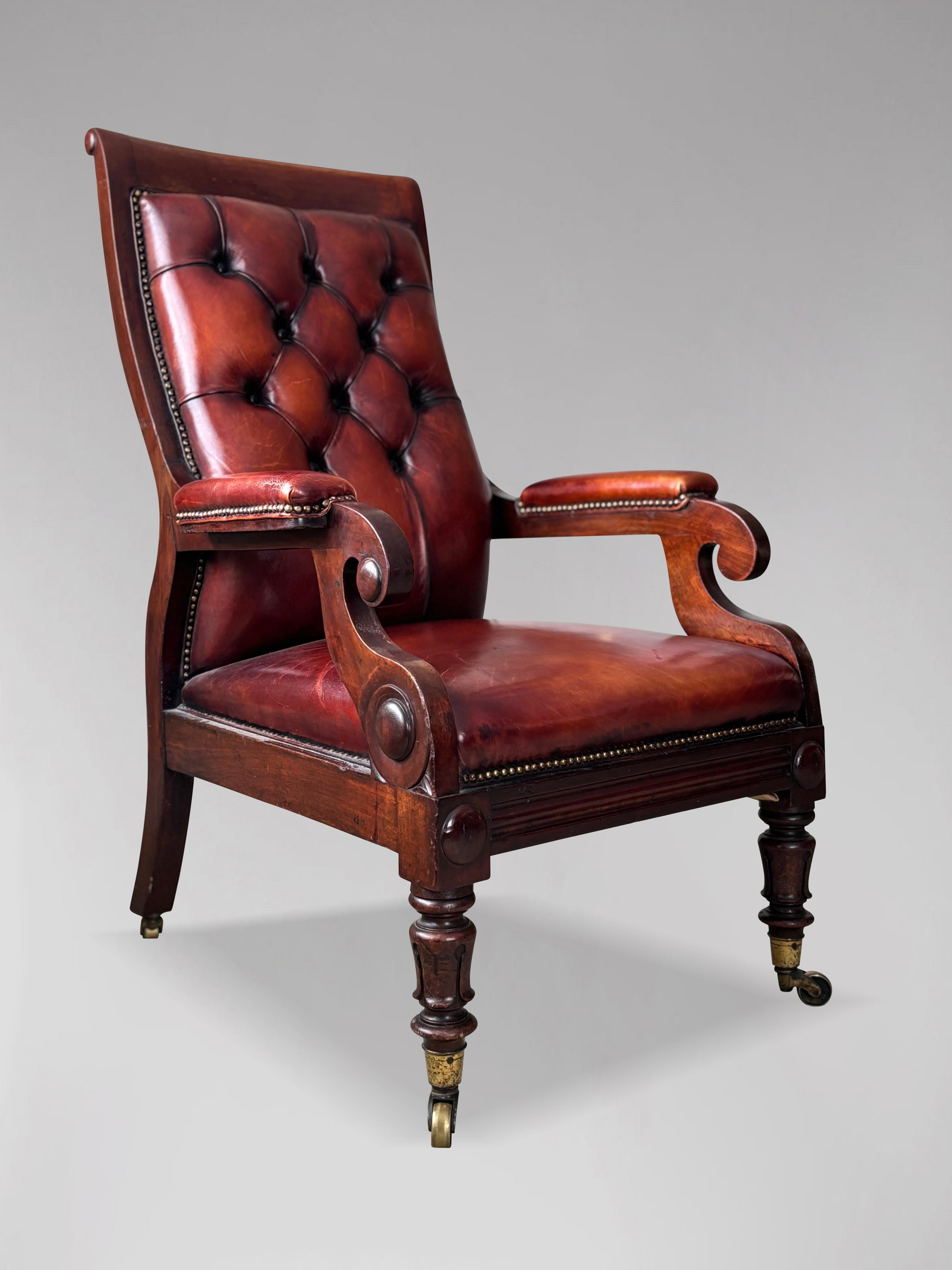 Britannique Fauteuil de bibliothèque en acajou et cuir de la période William IV du 19e siècle, vers 1835 en vente