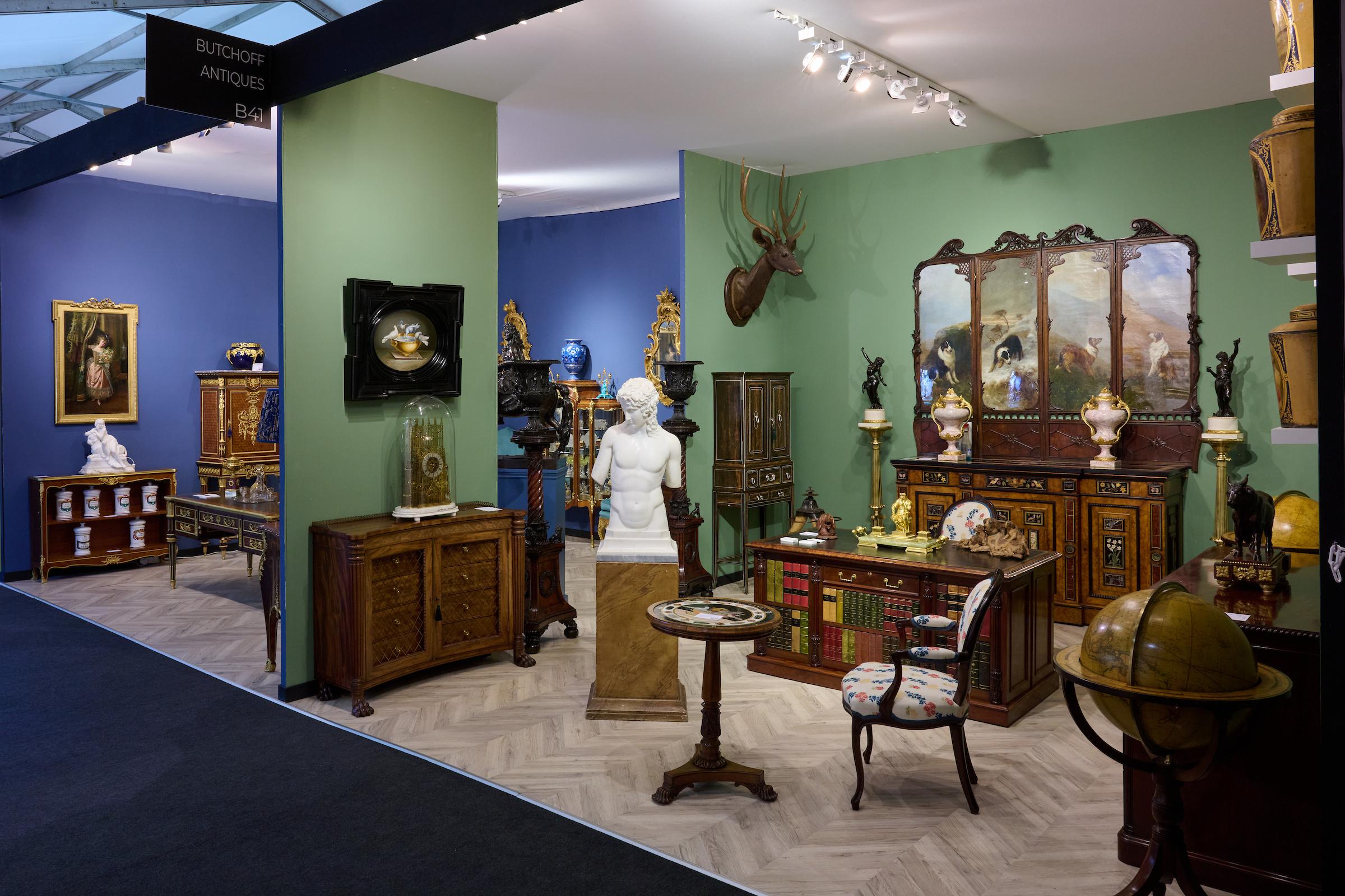 Scrivania a piedistallo in mogano del periodo William IV del XIX secolo con piano in pelle in vendita 2