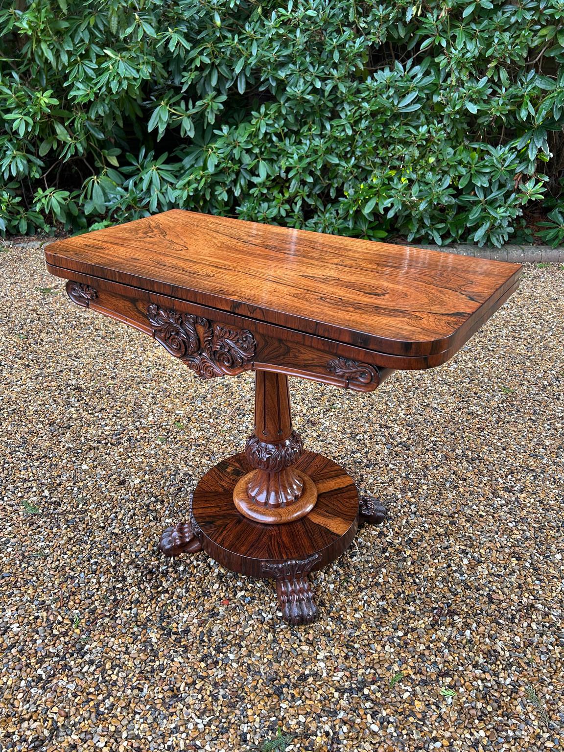 Victorien Table à cartes en bois de rose William IV du XIXe siècle en vente