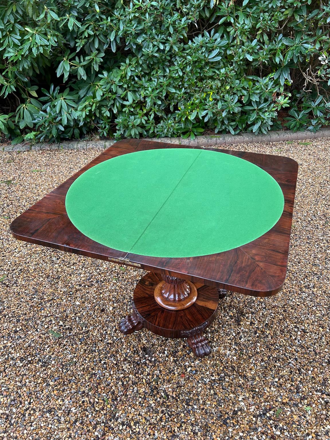 Bois de rose Table à cartes en bois de rose William IV du XIXe siècle en vente