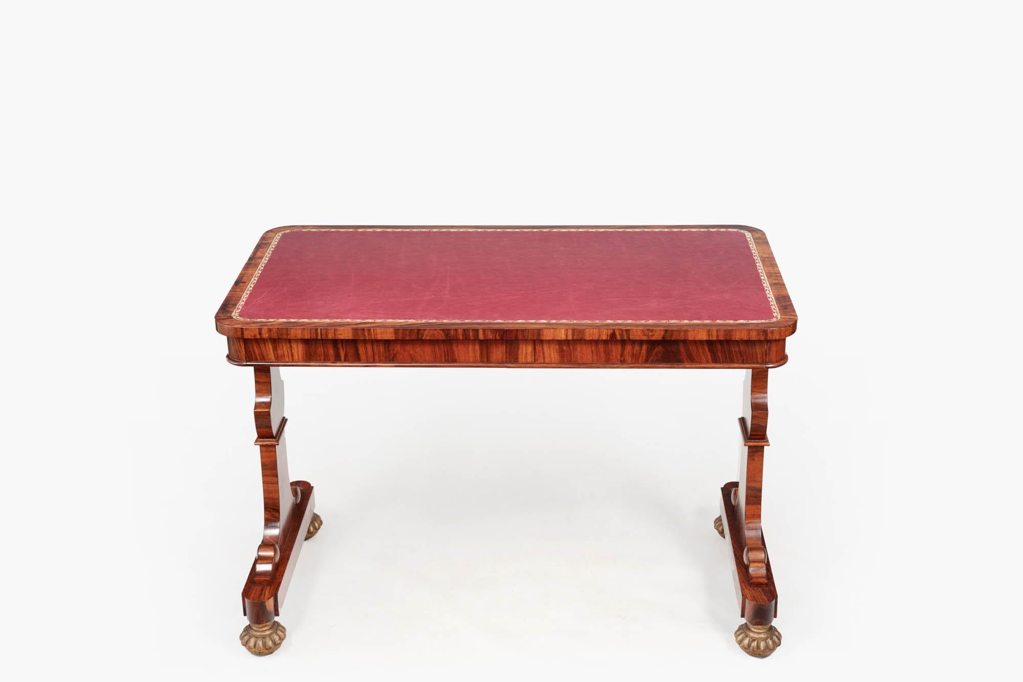 irlandais Table de bibliothèque en bois de rose William IV du 19ème siècle en vente