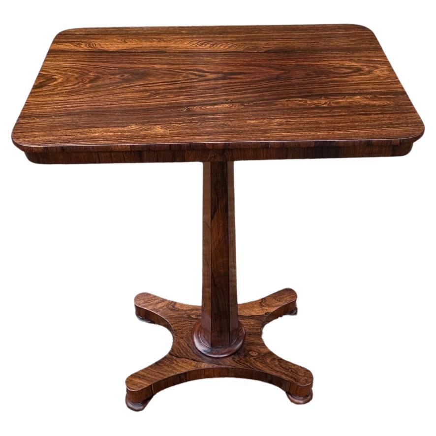 Table d'appoint rectangulaire William IV du 19ème siècle en bois de rose