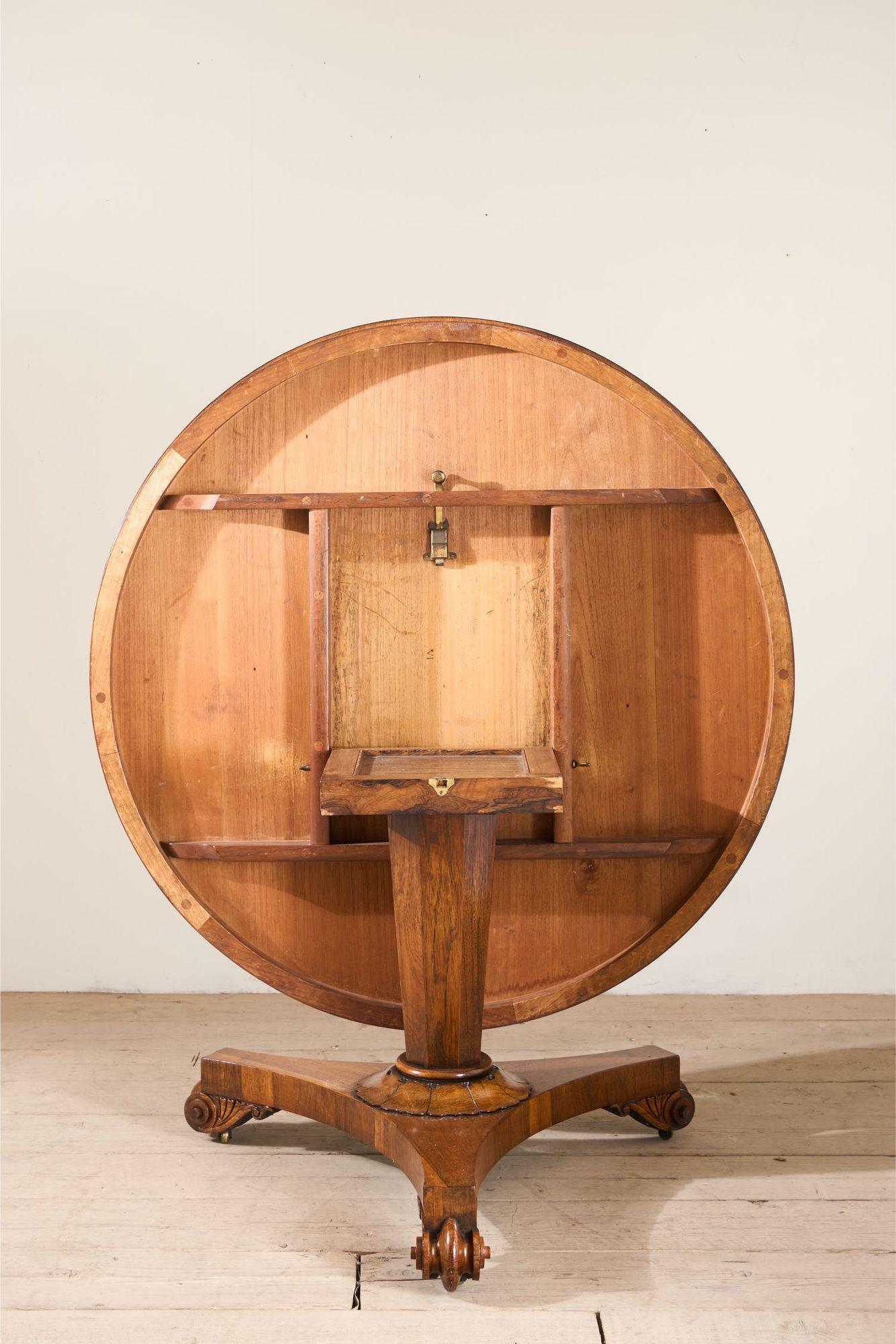 19th century William IV Rosewood tilt top centre table For Sale 4