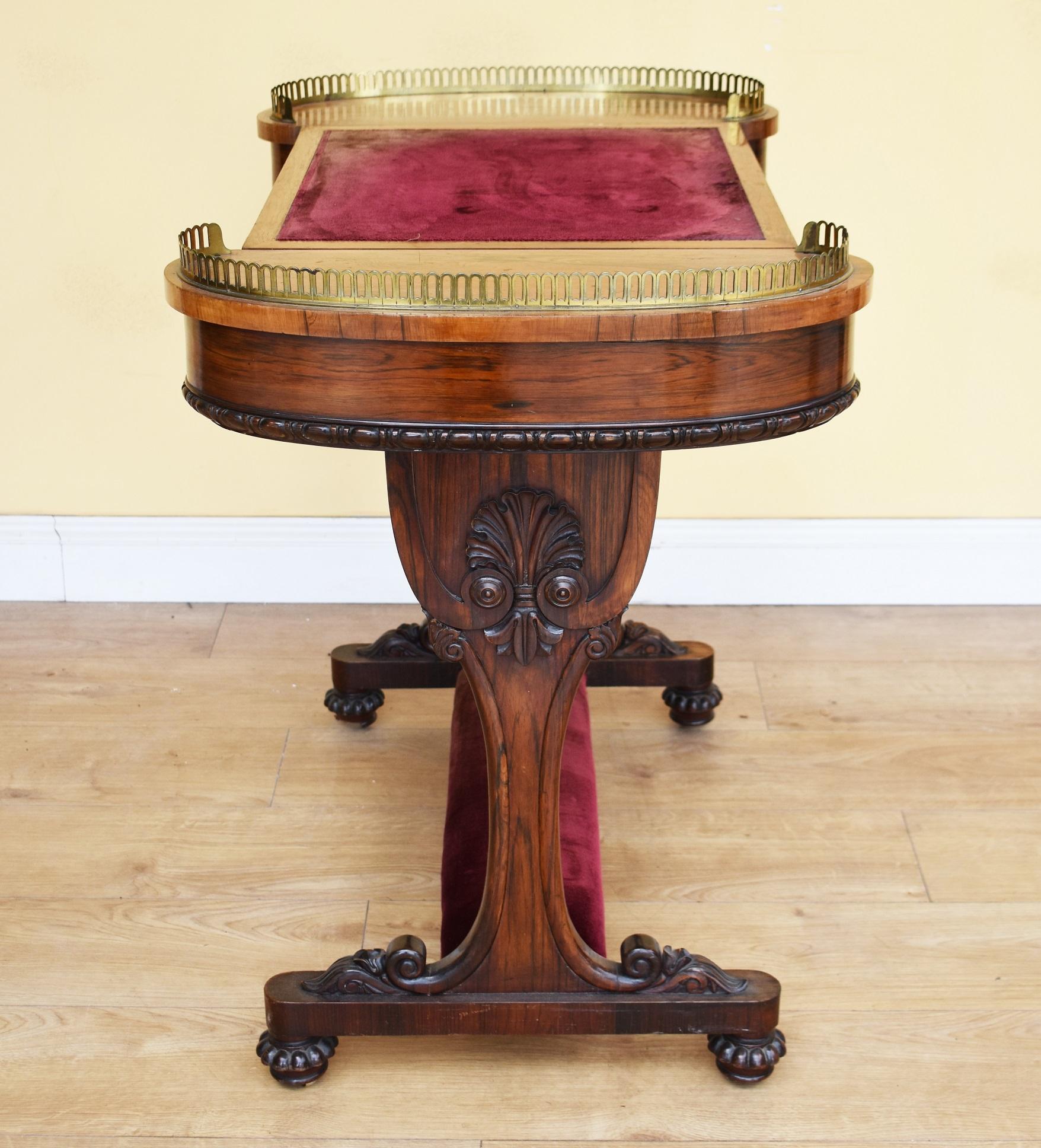 19th Century William IV Rosewood Writing Table In Good Condition For Sale In Chelmsford, Essex