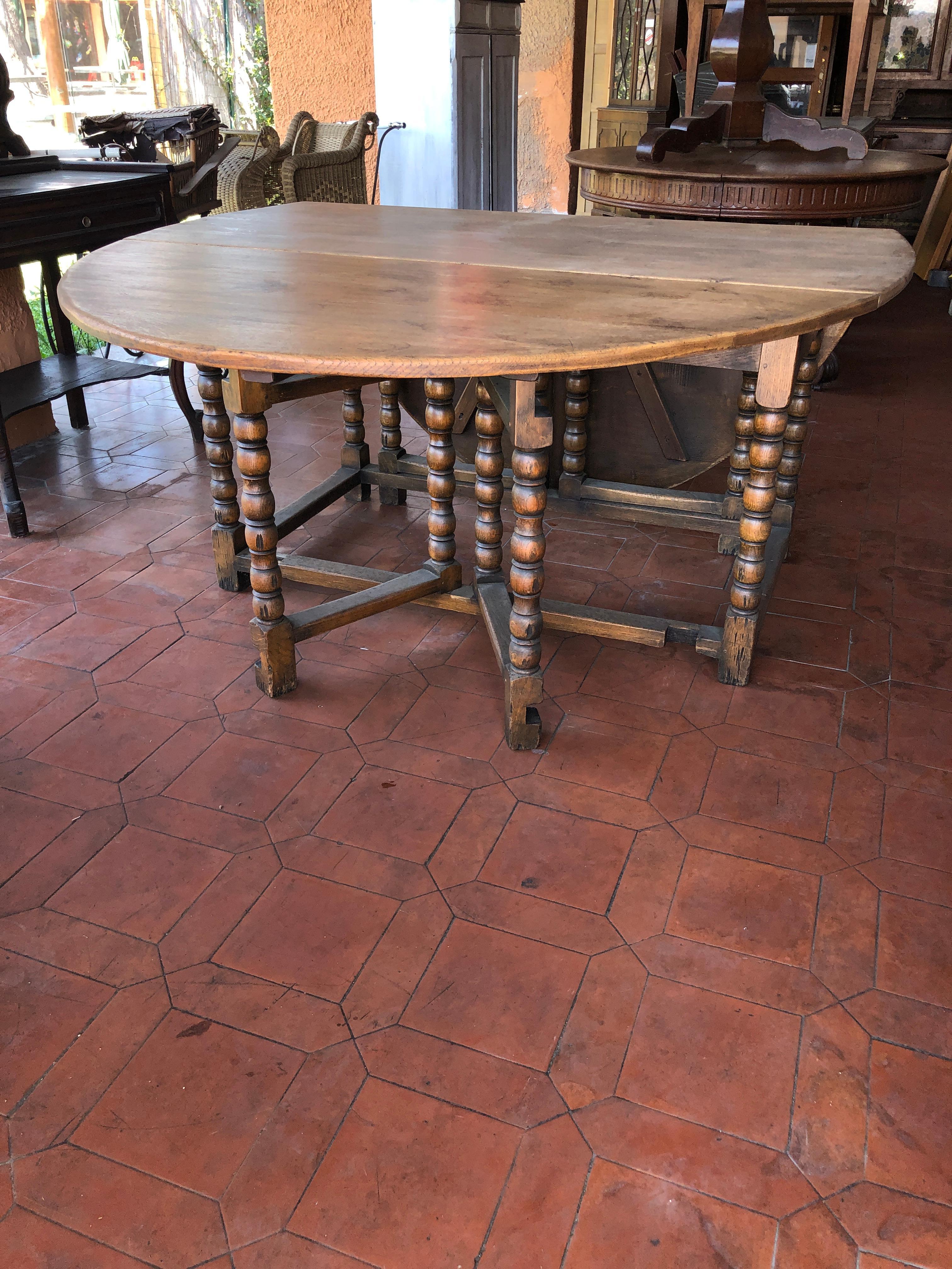 19th Century William IV Scotland Oak Drop-Leaf Table, 1830s-1840s In Good Condition In Roma, RM