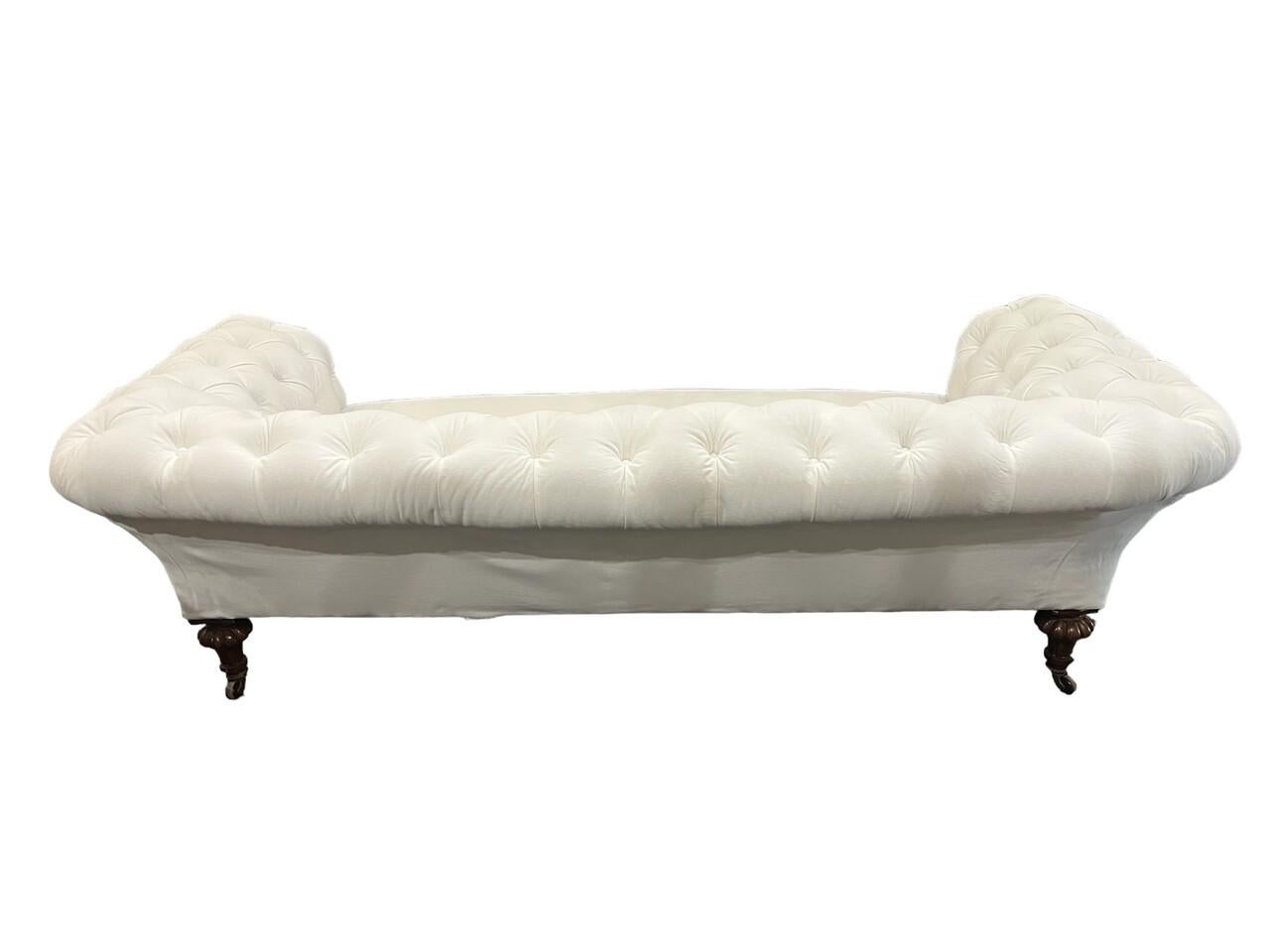 Sofá Chesterfield Blanco Estilo Guillermo IV Siglo XIX en Bueno estado para la venta en Houston, TX