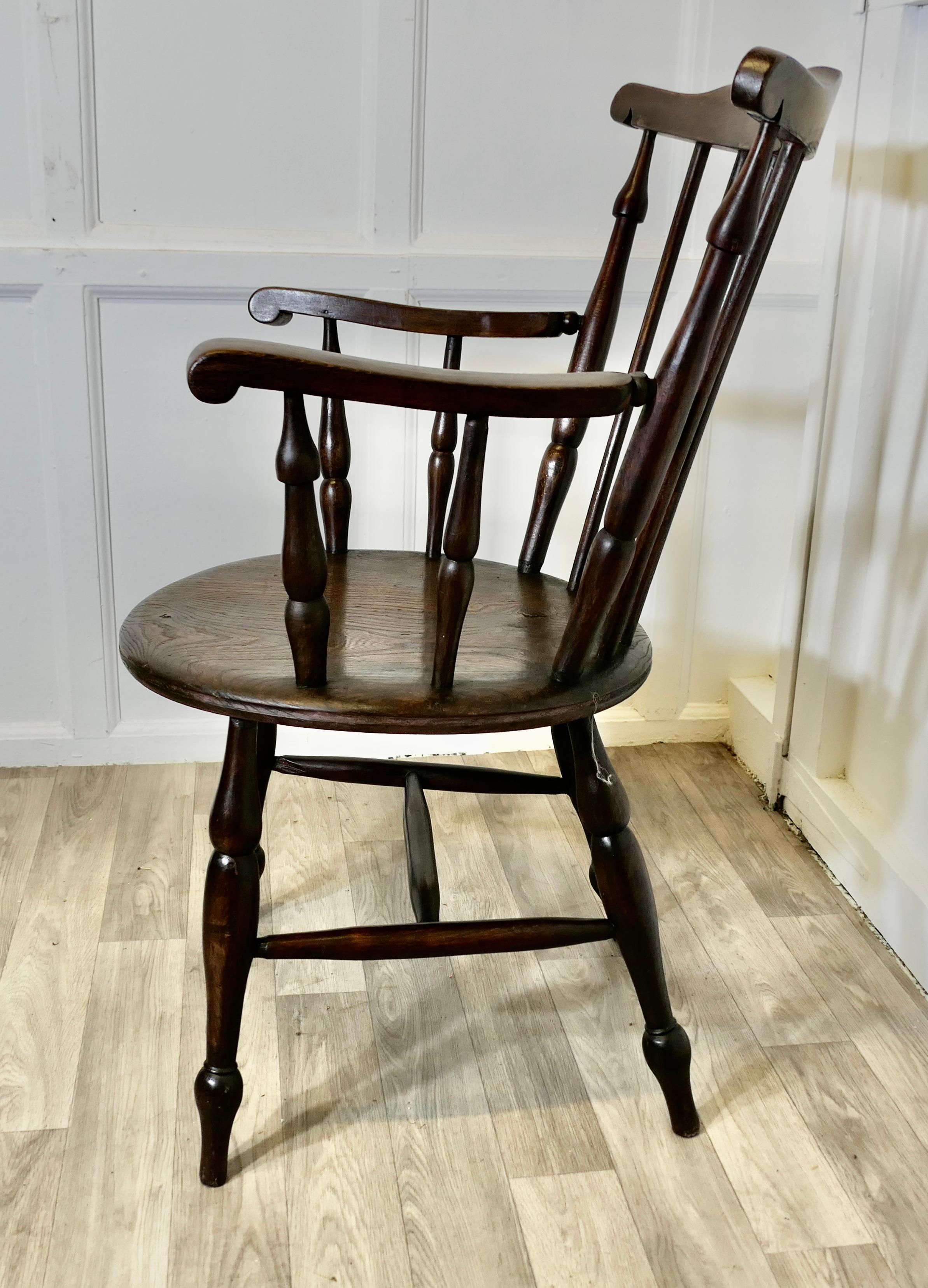 Windsor Country Penny-Sitz-Schnitzerstuhl aus dem 19. Jahrhundert im Zustand „Gut“ im Angebot in Godshill, Isle of Wight