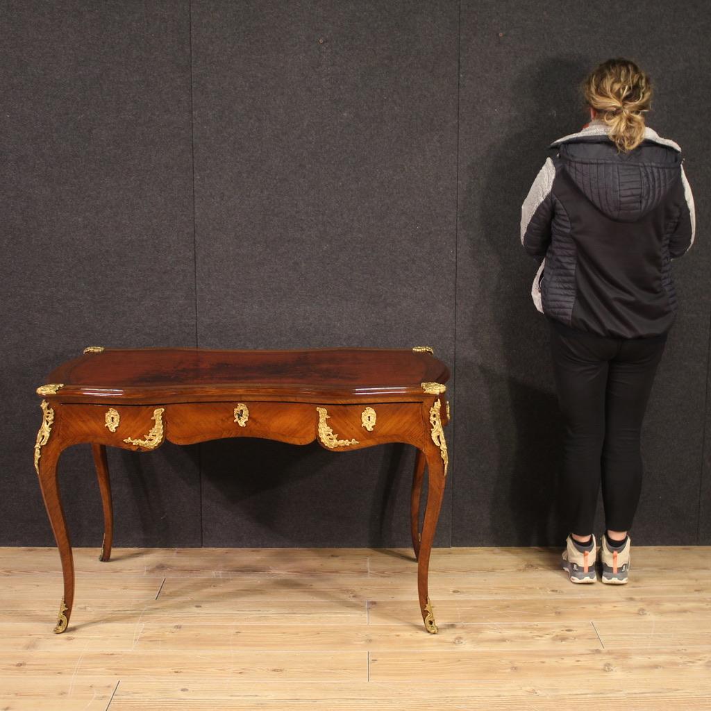 French writing desk from the late 19th century. Napoleon III furniture, wavy and rounded, carved and veneered in mahogany wood. Finished for the center desk enriched with gilded and chiseled bronze, of excellent quality. Furniture complete with