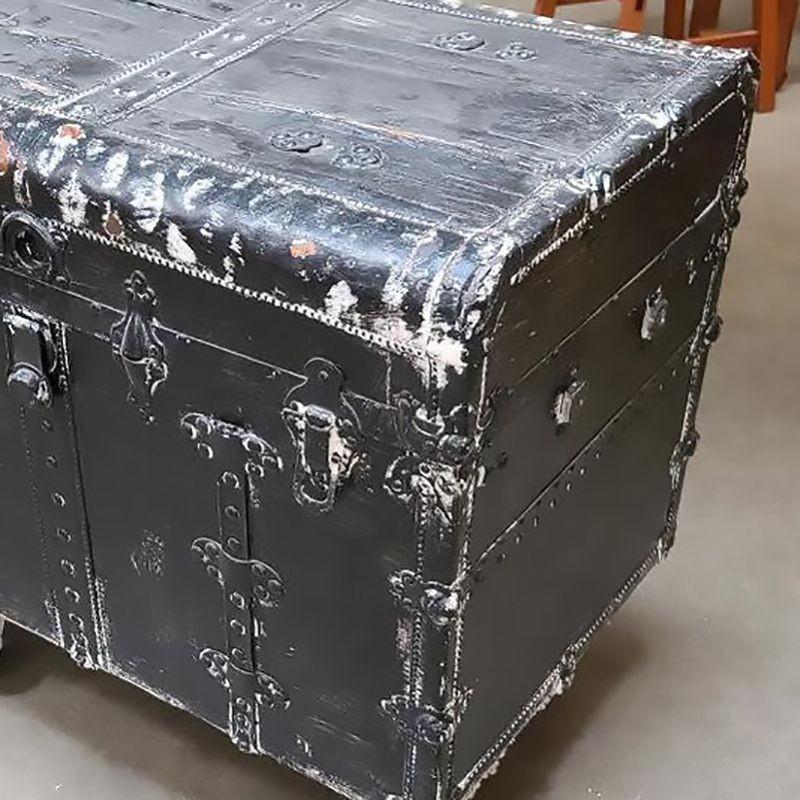 American 19th Century Wood and Metal Steamer Trunk with Leather Edges For Sale