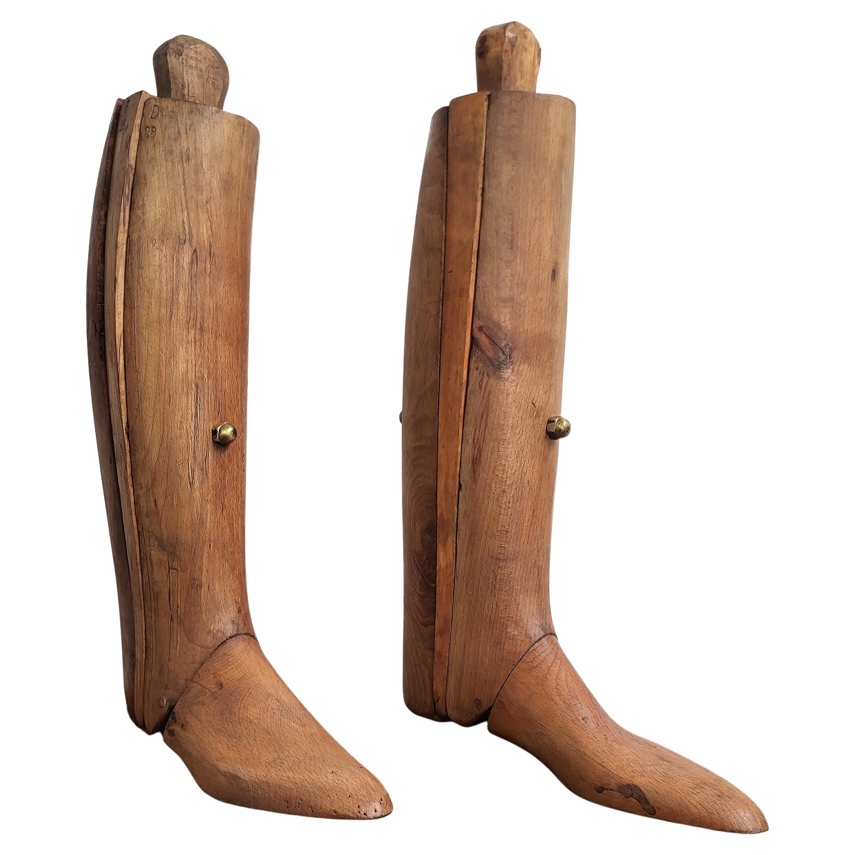 Moules ou formes pour arbres à bottes en bois du 19e siècle