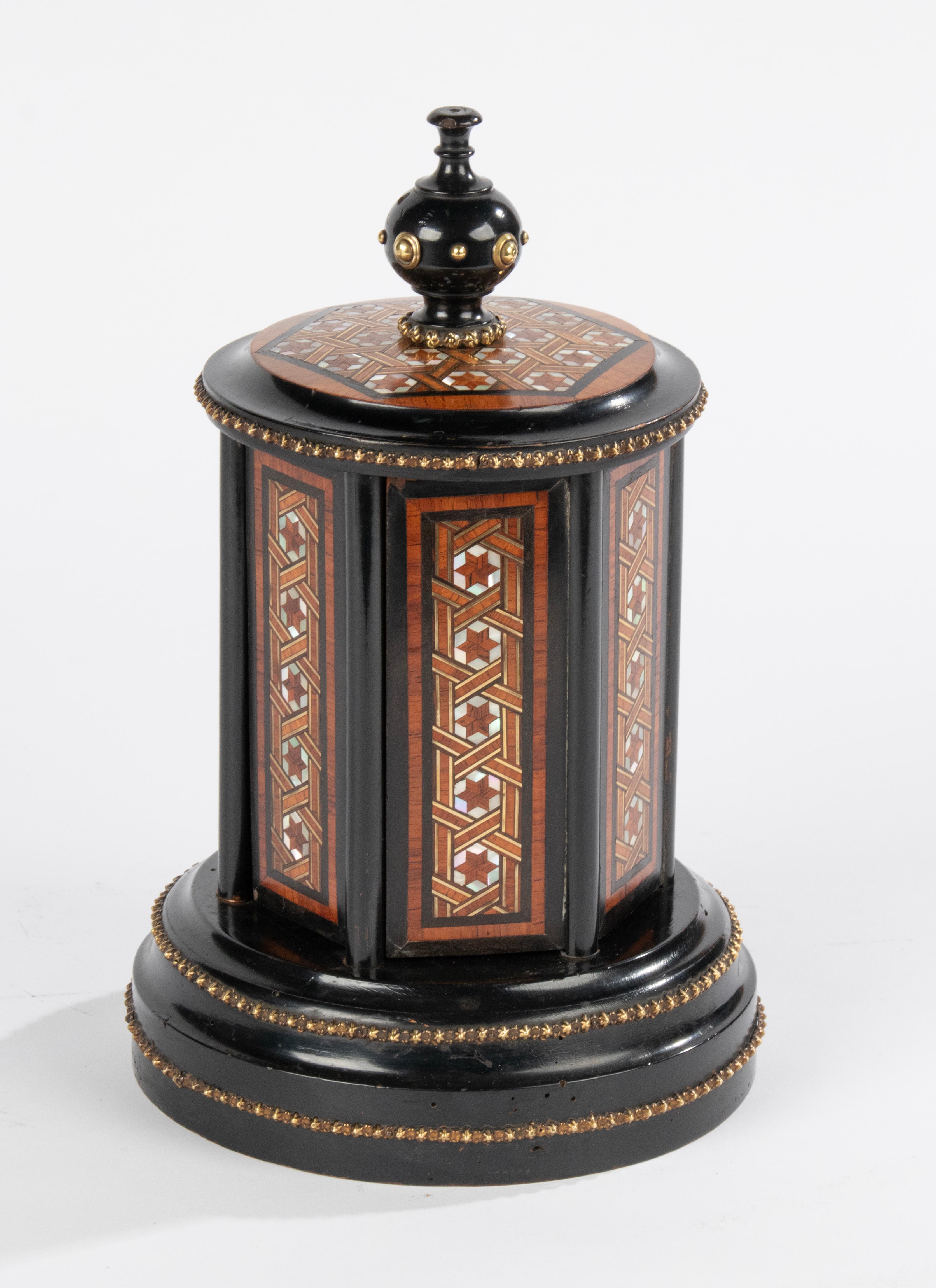 19th Century Wood Inlaid Cigar Carrousel - Napoleon III  3