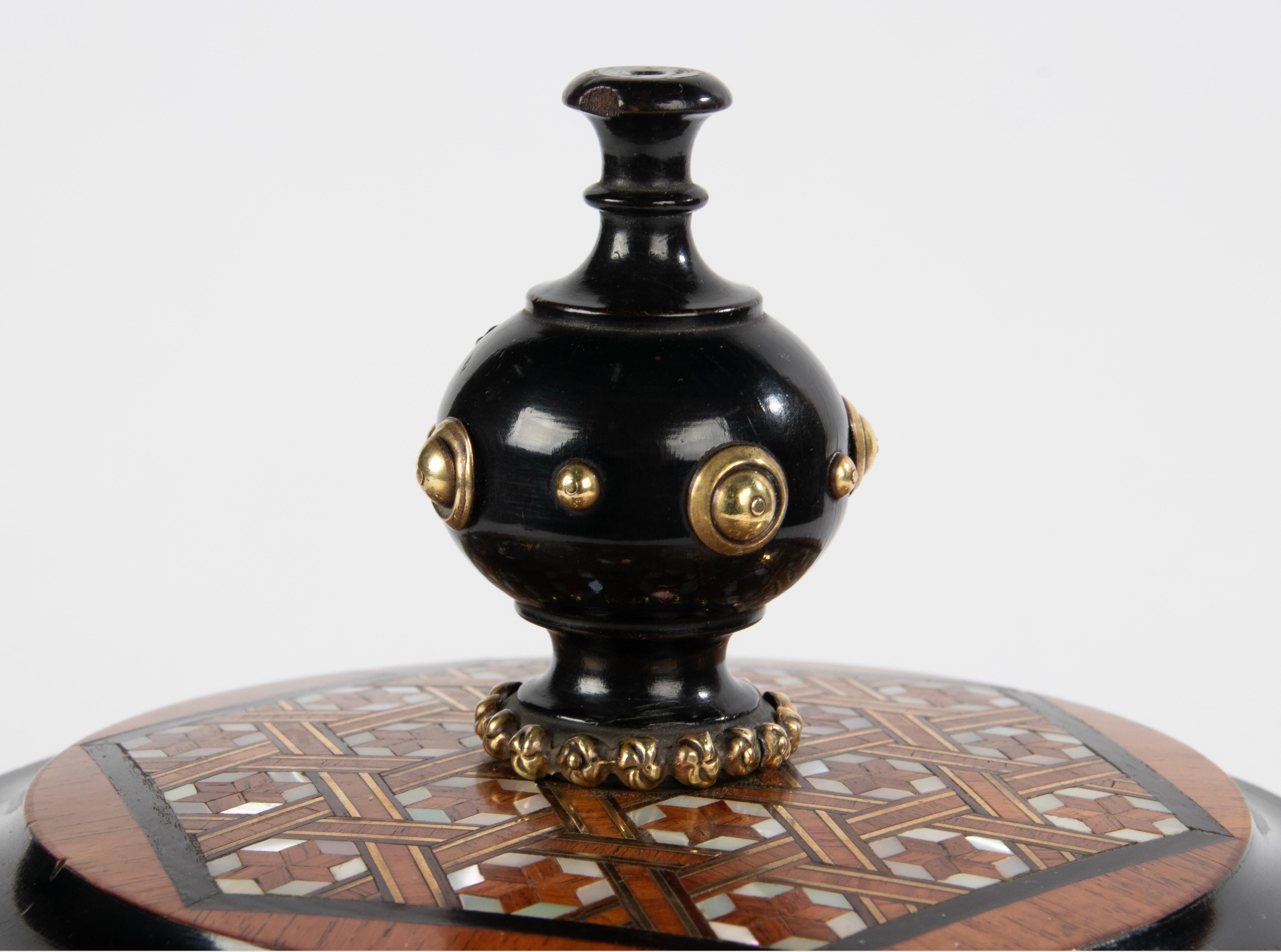 19th Century Wood Inlaid Cigar Carrousel - Napoleon III  For Sale 7
