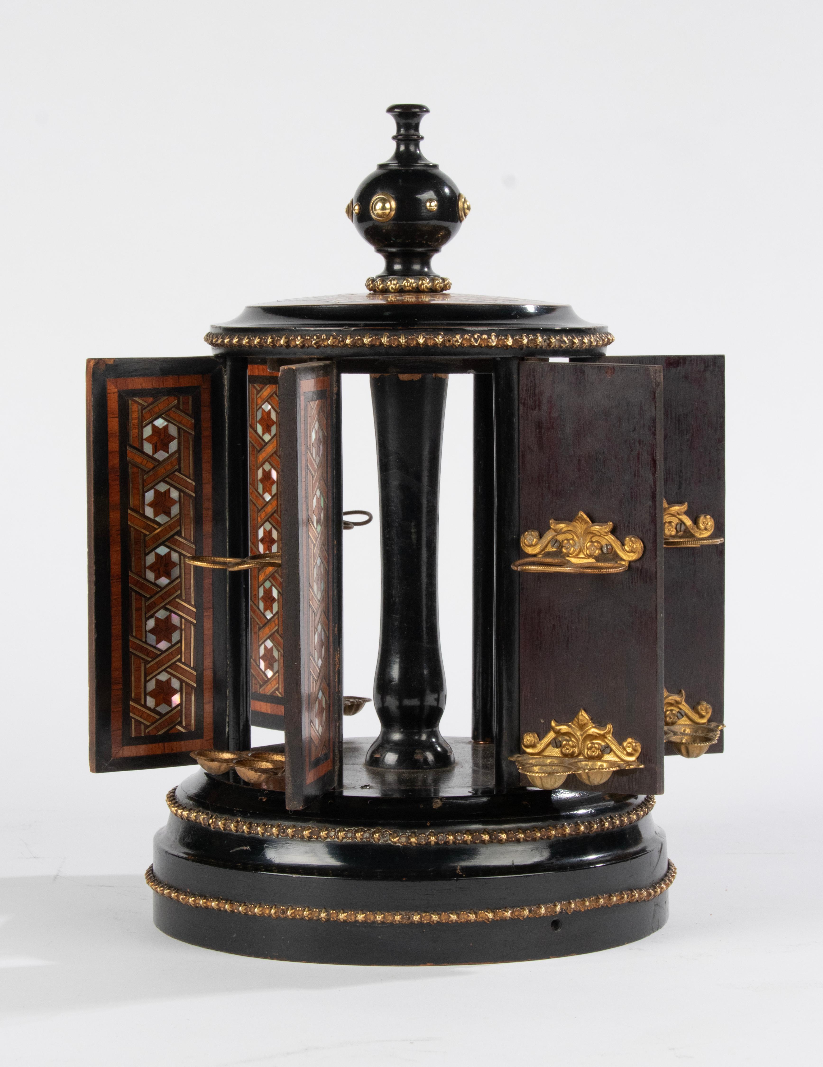 Carrousel à cigares du XIXe siècle en bois incrusté - Napoléon III  Bon état - En vente à Casteren, Noord-Brabant