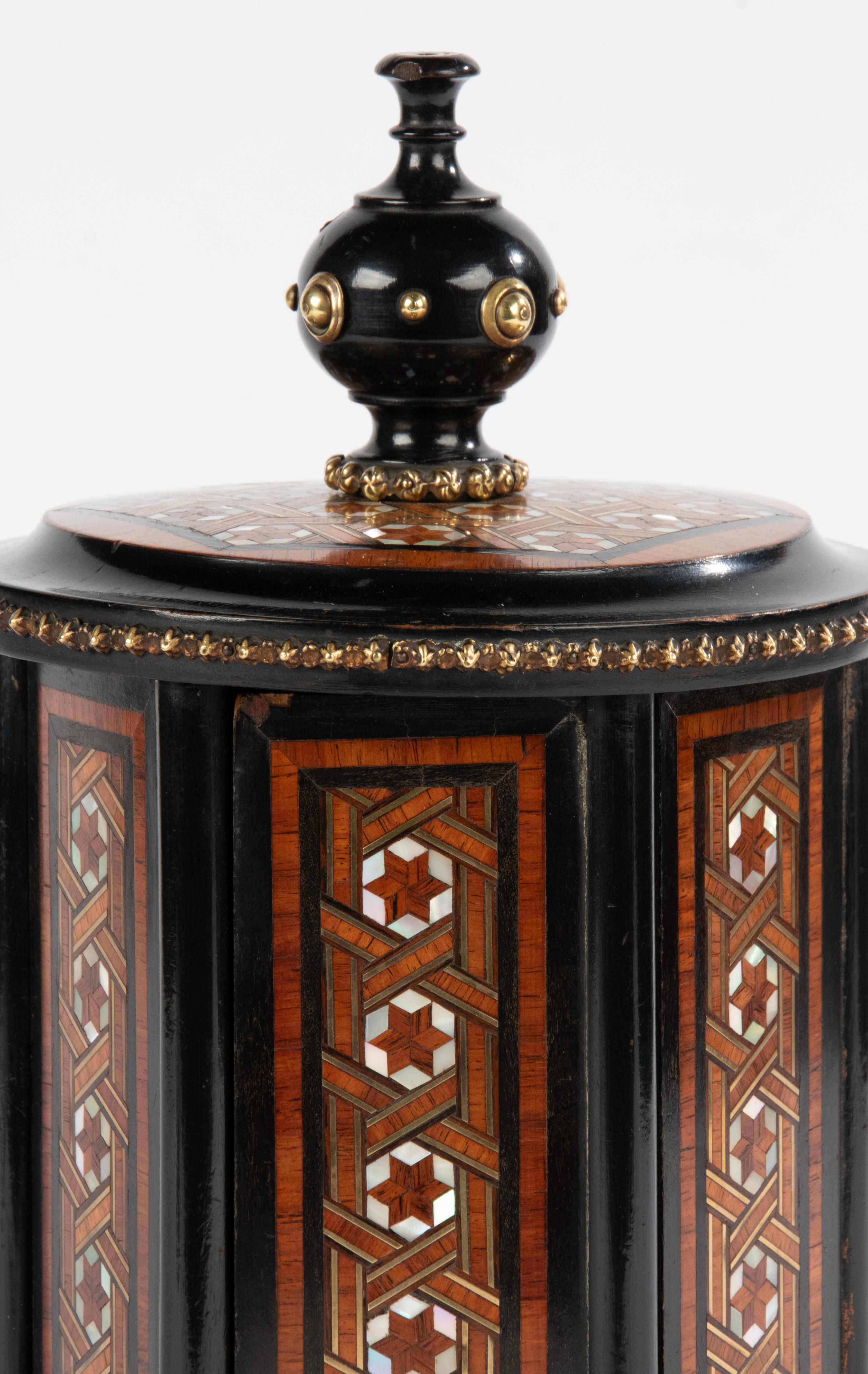 Carrousel à cigares du XIXe siècle en bois incrusté - Napoléon III  en vente 1