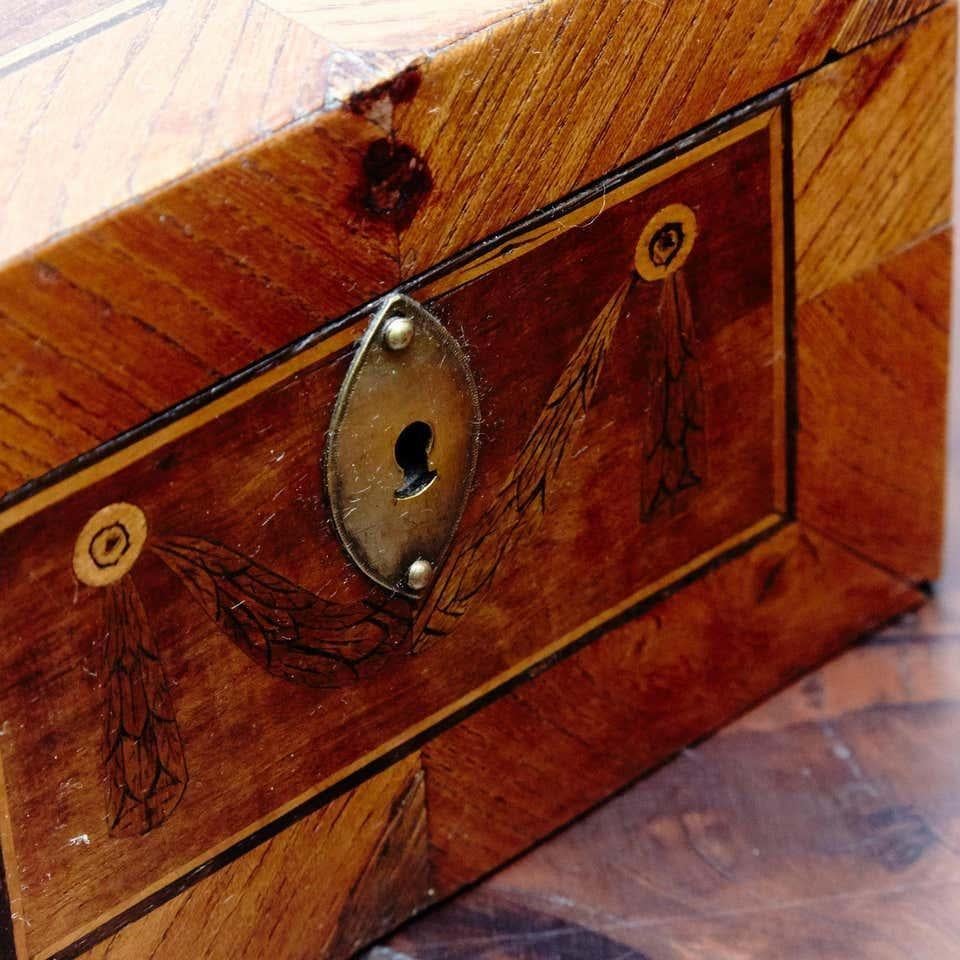 Neoclassical 19th Century Wood Italian Box For Sale
