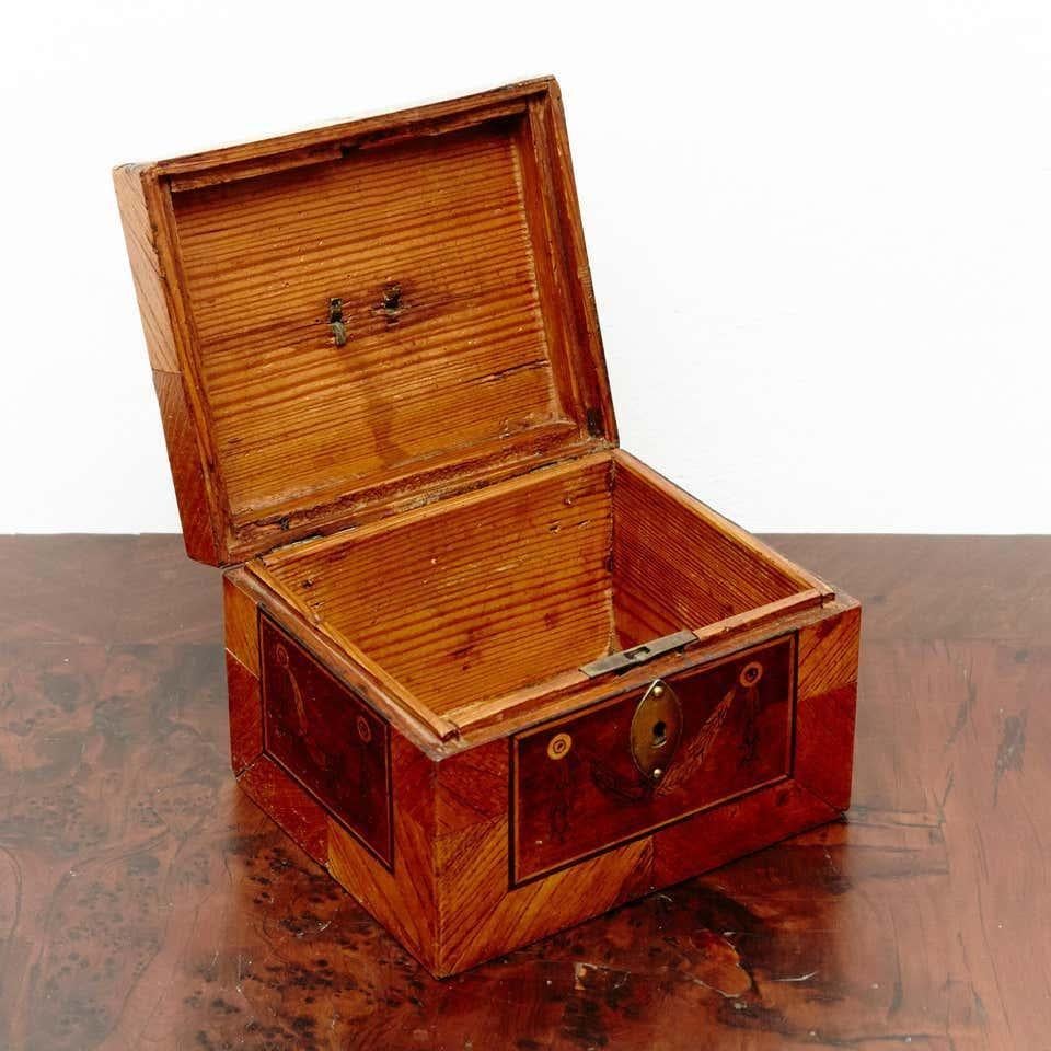 19th Century Wood Italian Box In Good Condition For Sale In Barcelona, Barcelona