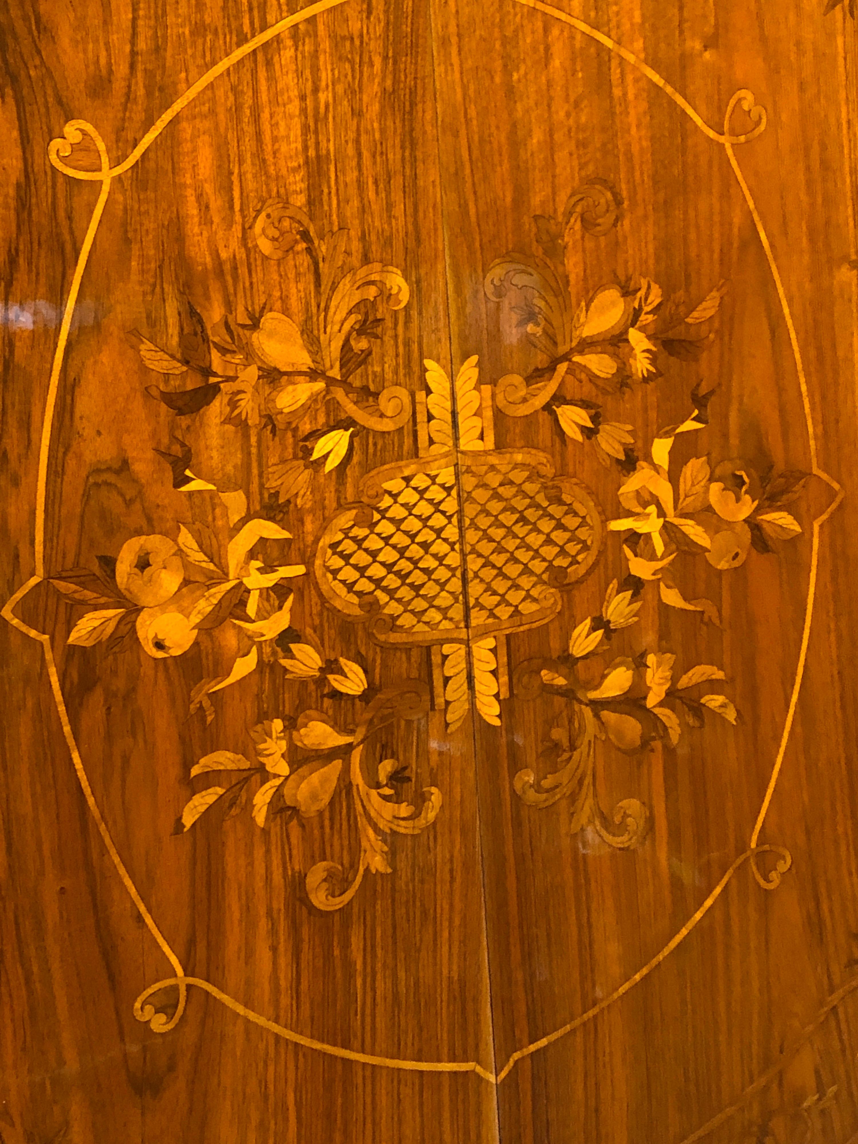 Luigi Filippo Tavolo intarsiato in legno di Wood Louis Philippe del XIX secolo, 1840
