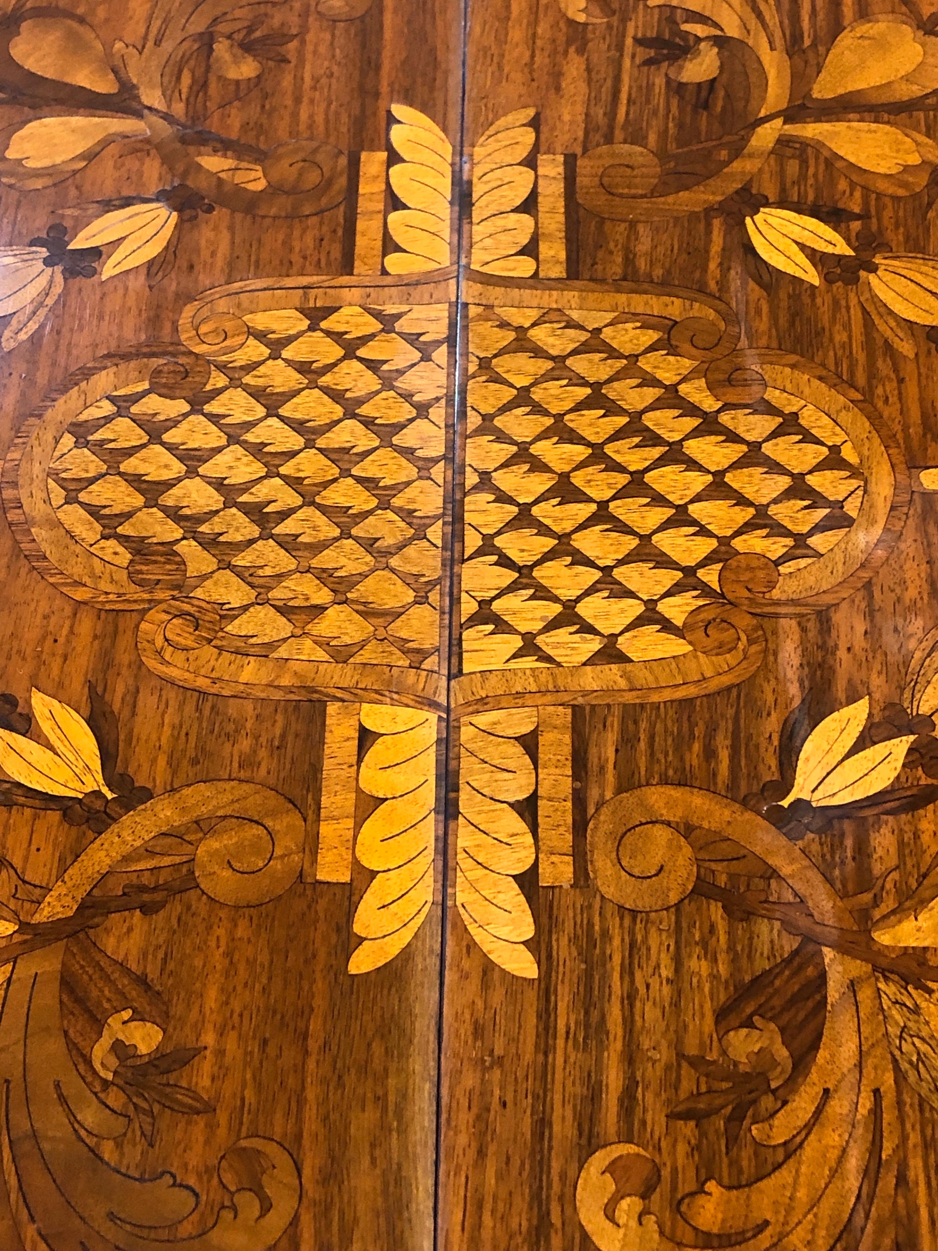 Intarsio Tavolo intarsiato in legno di Wood Louis Philippe del XIX secolo, 1840