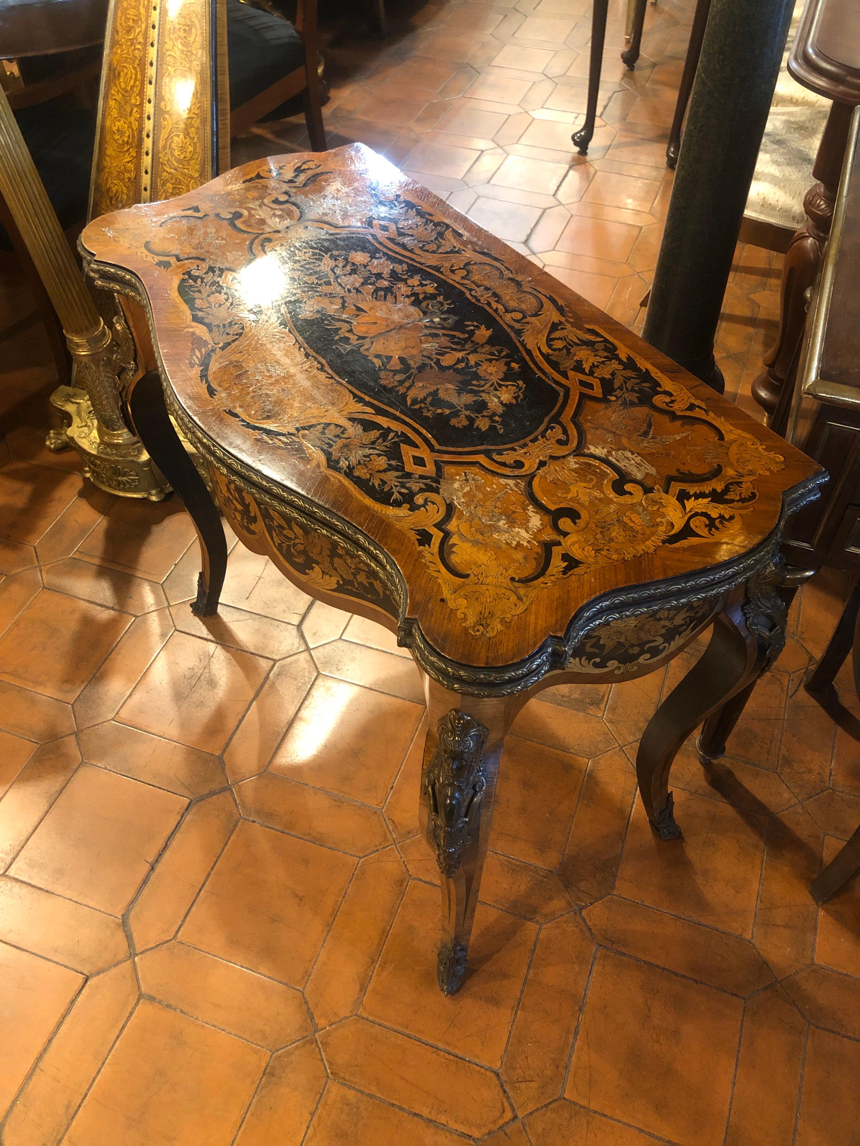French game table, Louis XVI style, Napoleon III period, circa 1860. With wonderful inlaid decorations, fantastic bronze applications on the cabriolet legs and on the edge of the top. Inlaid also inside. In excellent state of conservation.