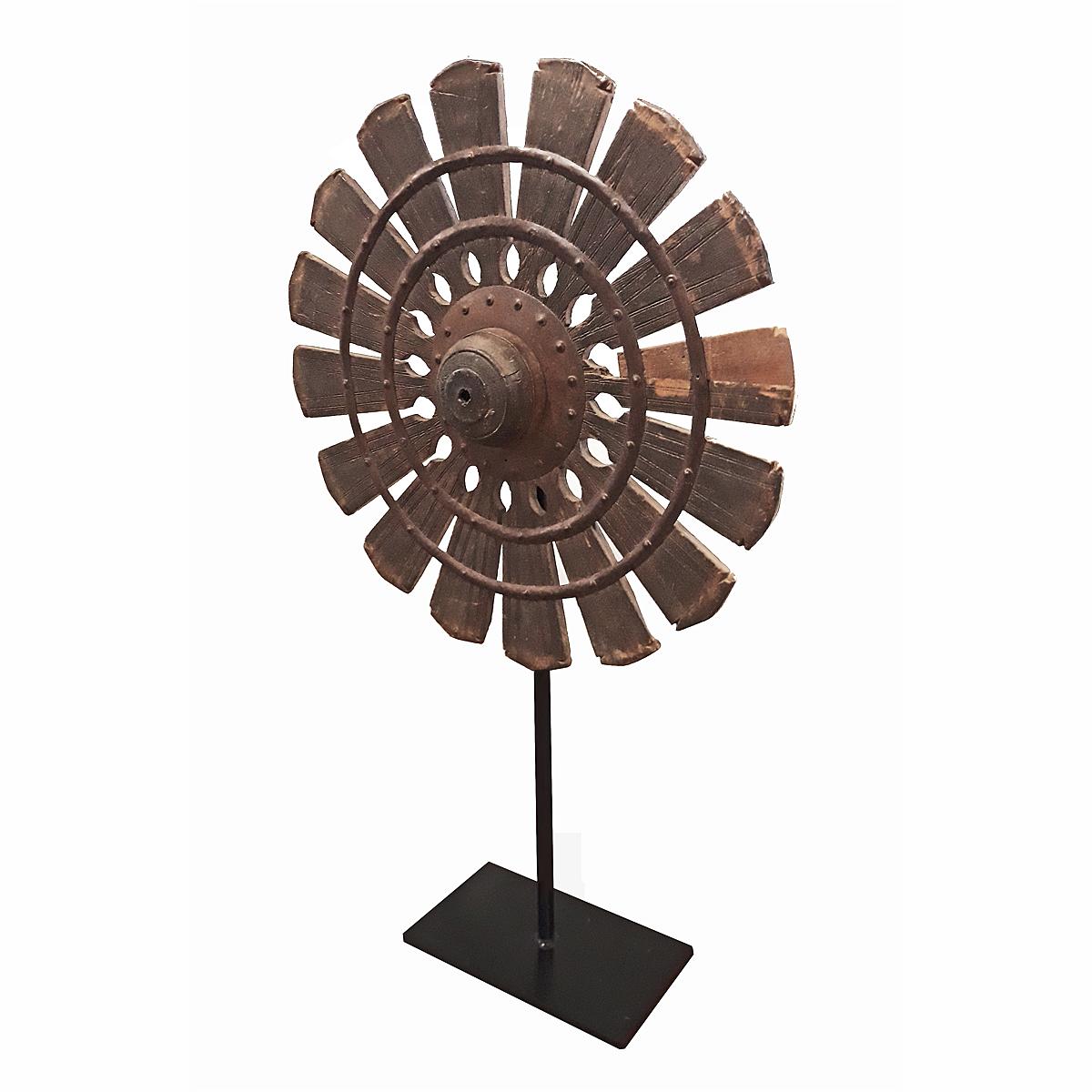 19th Century Wood Loom Wheel from Thailand, on Stand In Good Condition In New York, NY