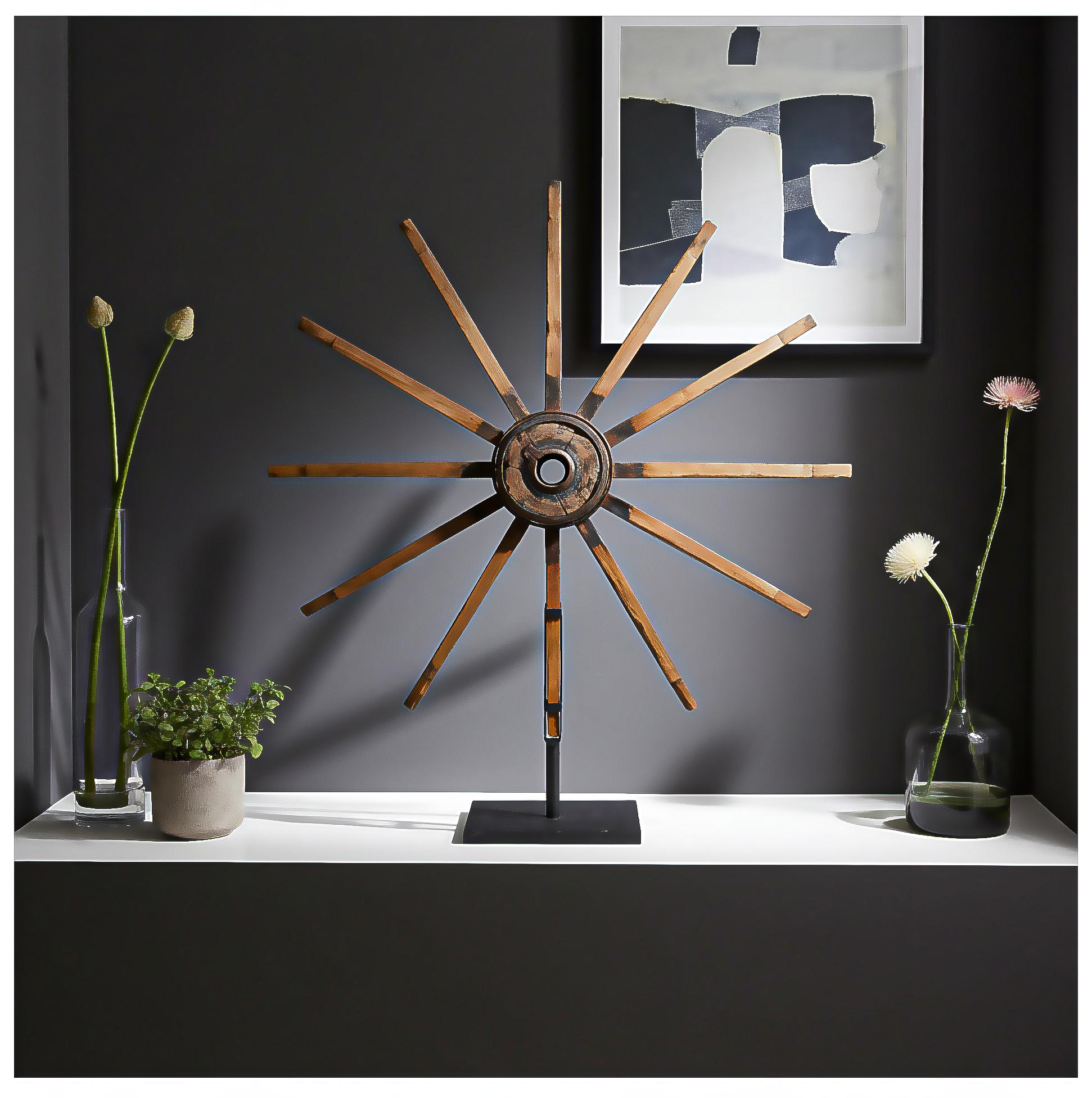 19th Century Wood Wagon Wheel on Stand in vendita 8