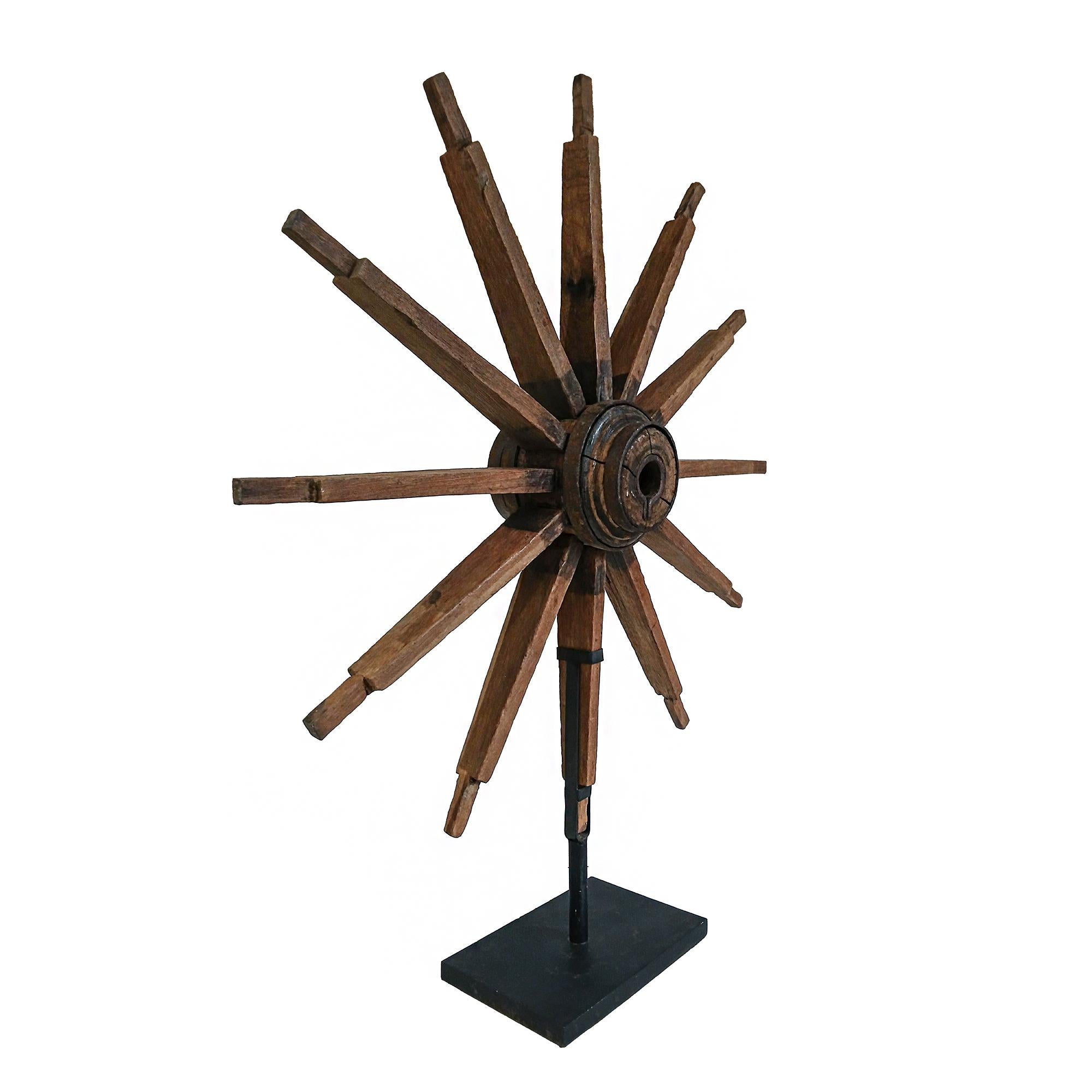 Indonesiano 19th Century Wood Wagon Wheel on Stand in vendita