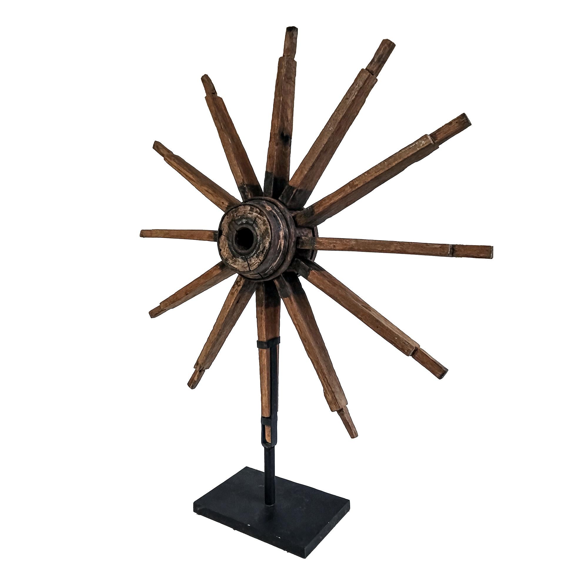19th Century Wood Wagon Wheel on Stand In condizioni buone in vendita a New York, NY