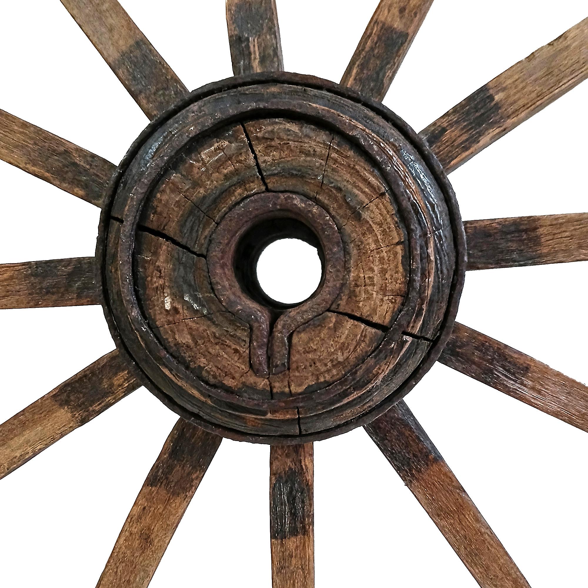 19th Century Wood Wagon Wheel on Stand in vendita 1